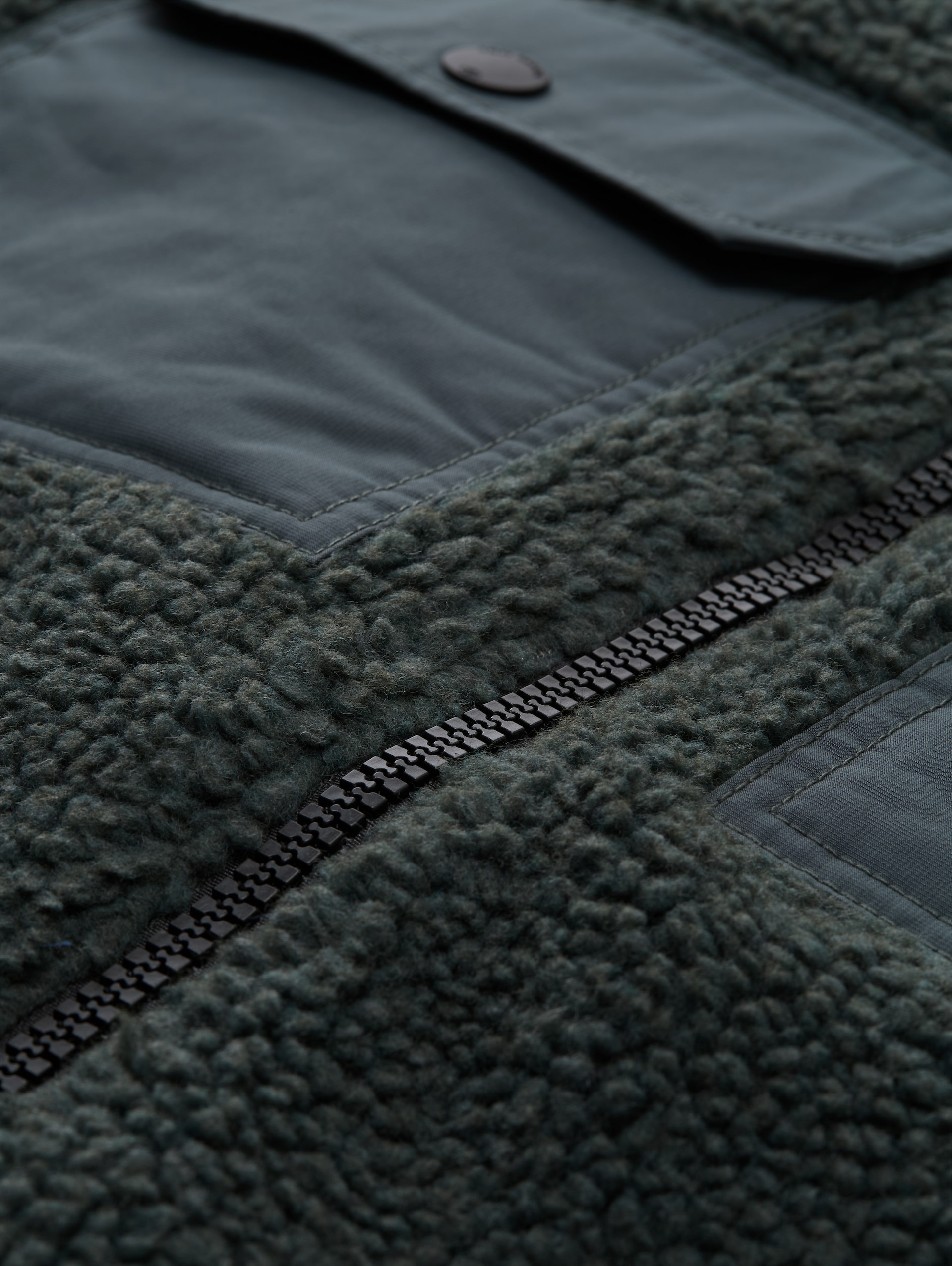 Teddy Jacke mit Taschen - Darkest Olive - Produkt-Detail-Ansicht