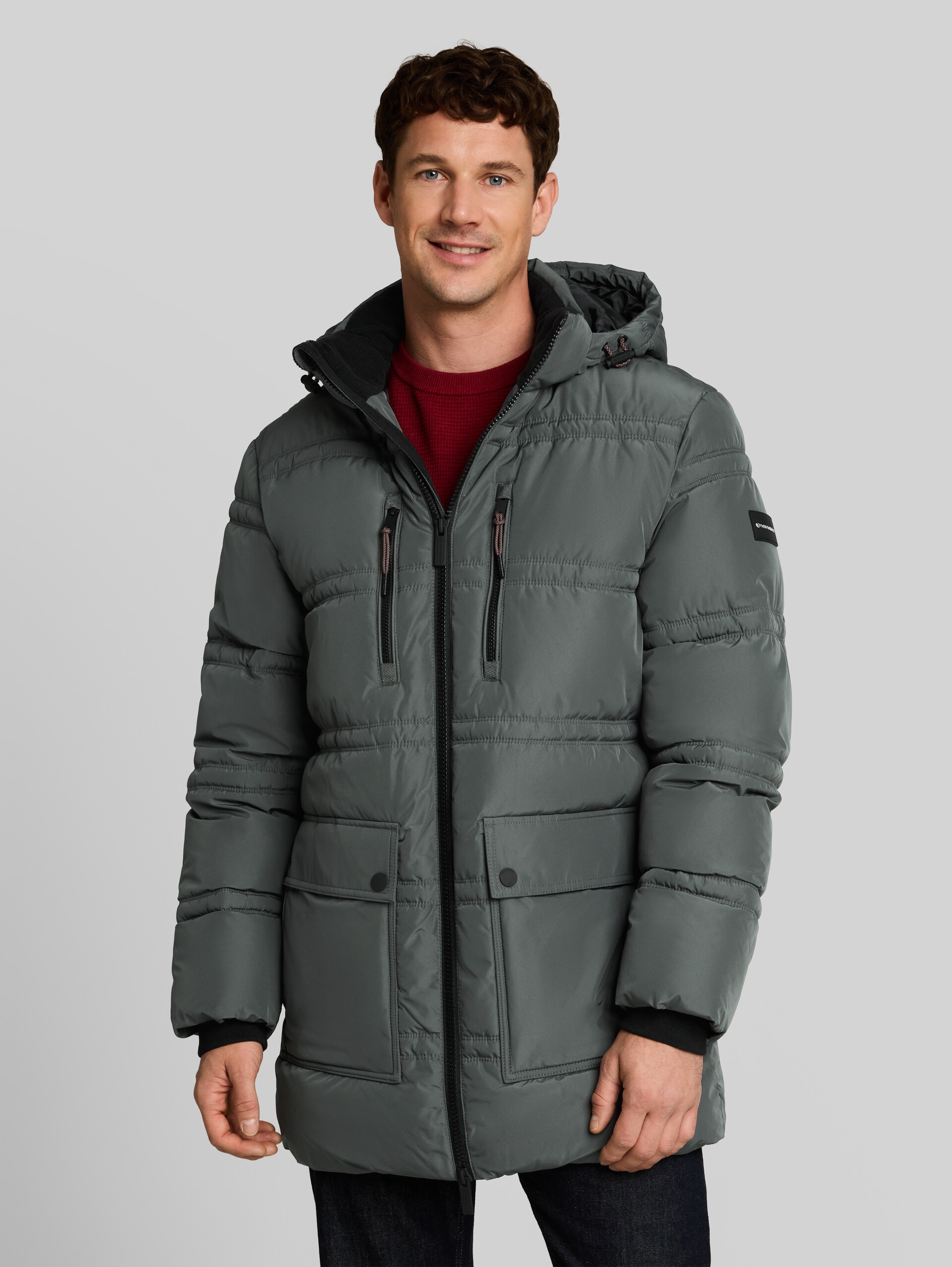 Puffer Parka mit abnehmbarer Kapuze - Darkest Olive - Model-Vorderansicht