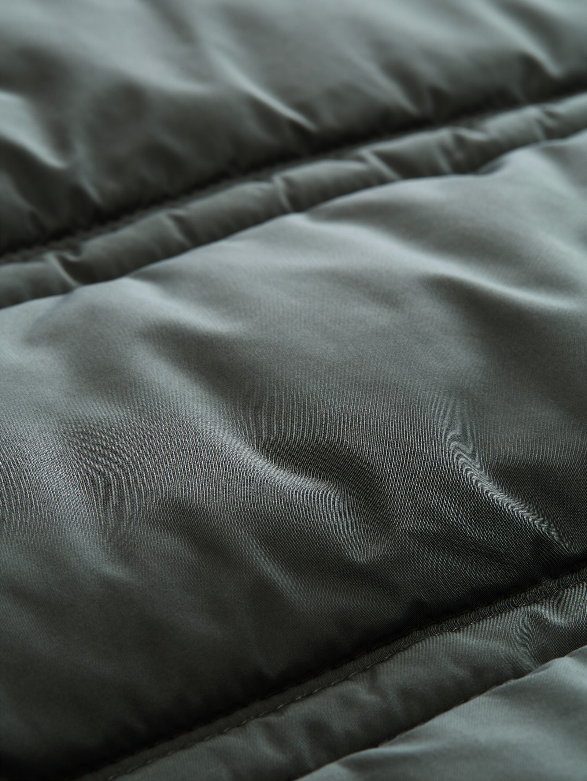 Puffer Parka mit abnehmbarer Kapuze - Darkest Olive - Produkt-Detail-Ansicht