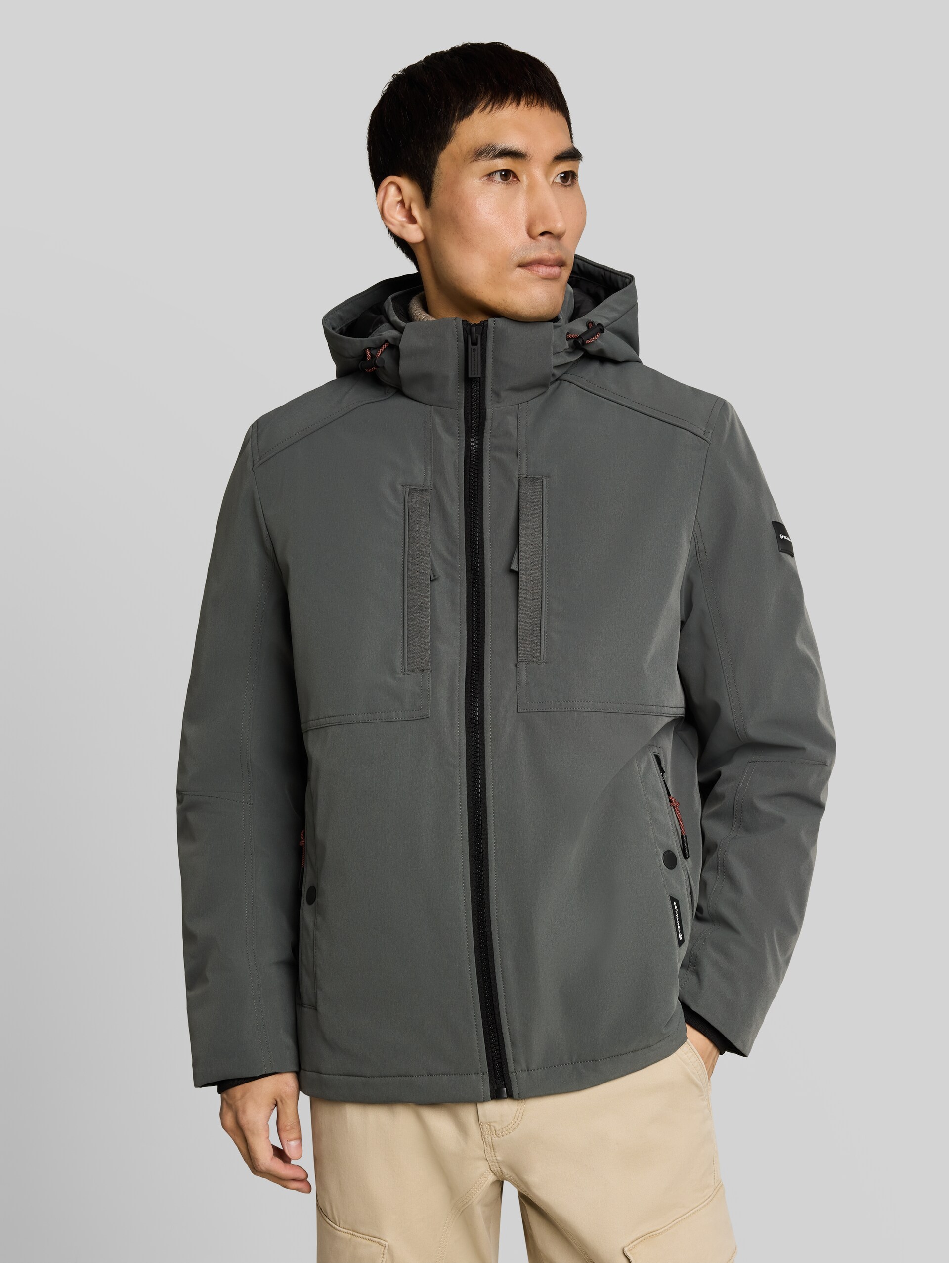 Functionele jas met afneembare capuchon - Darkest Olive - Model vooraanzicht