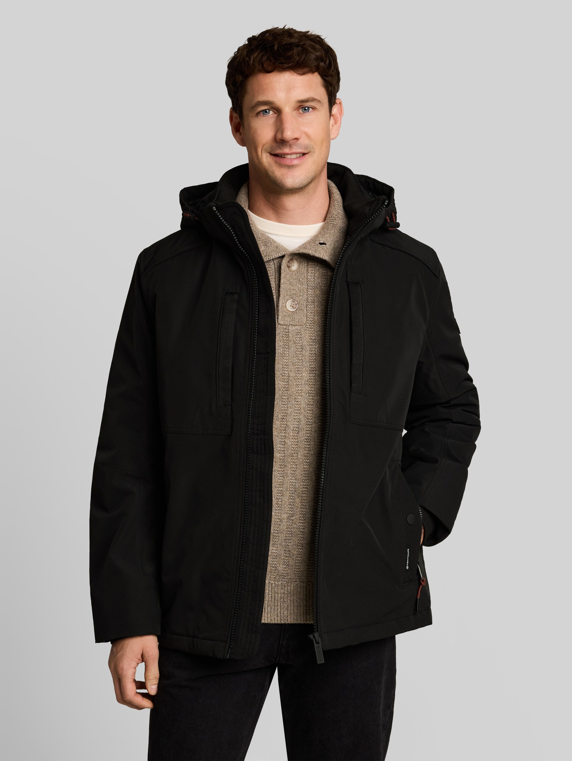 Funktionsjacke mit abnehmbarer Kapuze - Black - Model-Vorderansicht
