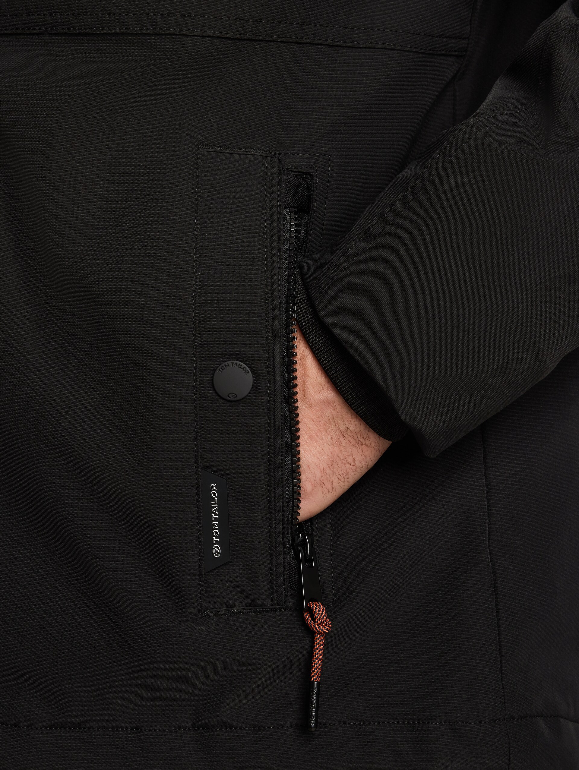 Funktionsjacke mit abnehmbarer Kapuze - Black - Detail-Model-Ansicht