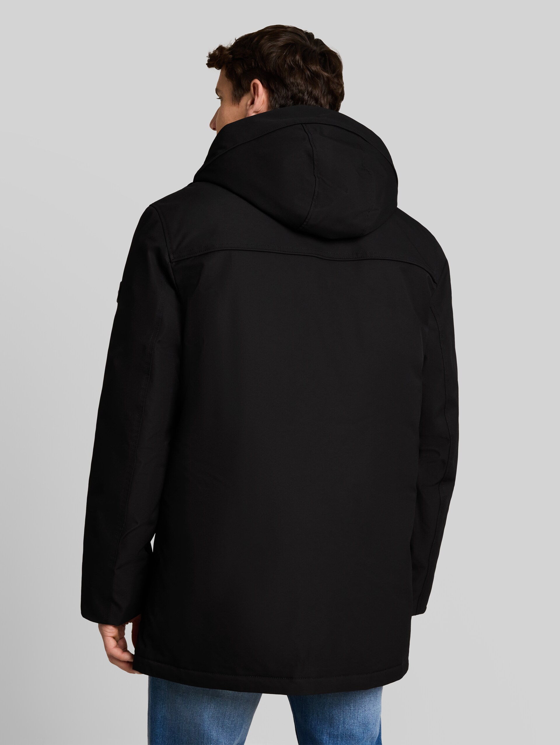 Winter Parka mit abnehmbarer Kapuze - Black - Model-Rückansicht