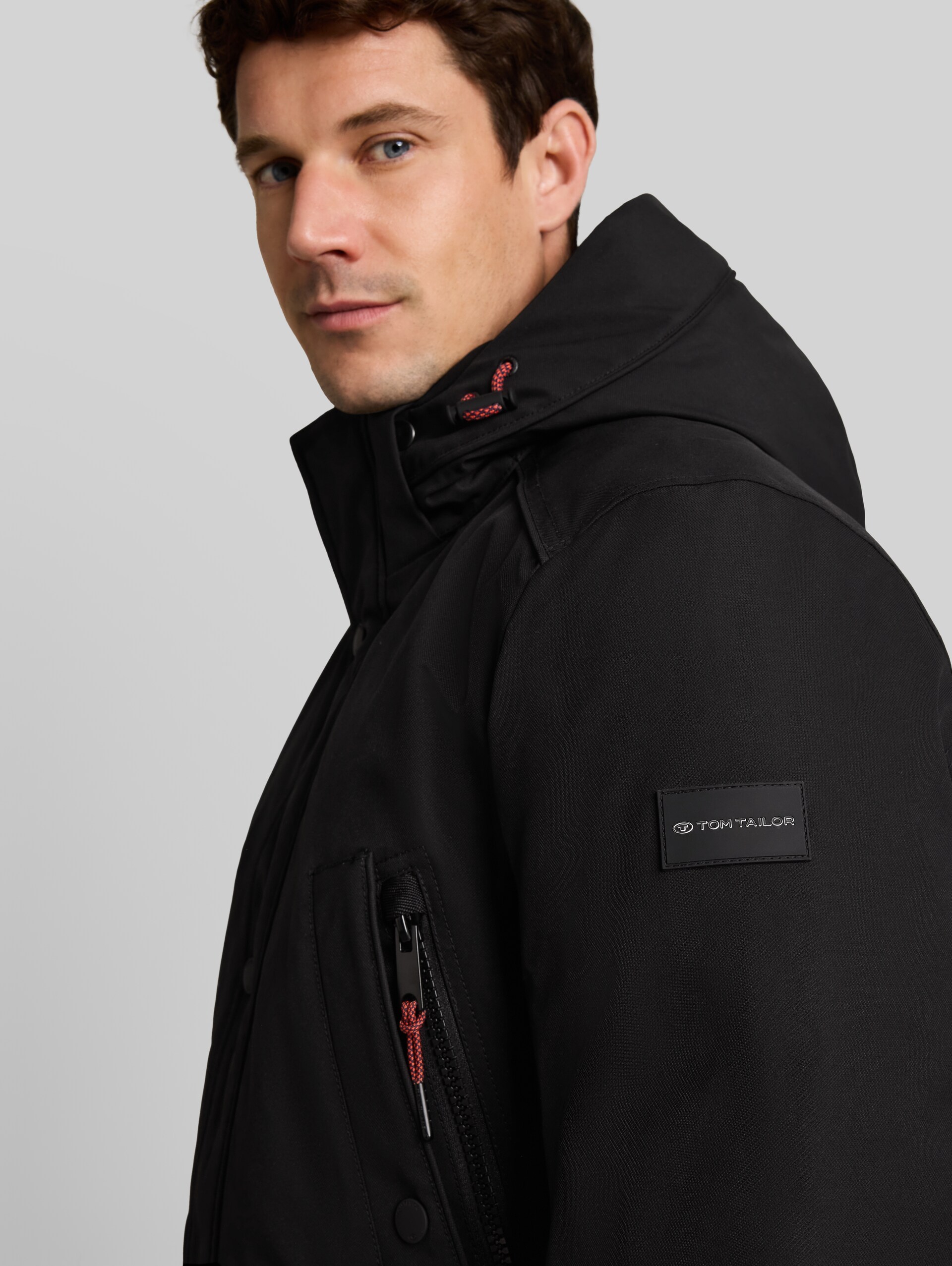 Winter Parka mit abnehmbarer Kapuze - Black - Detail-Model-Ansicht