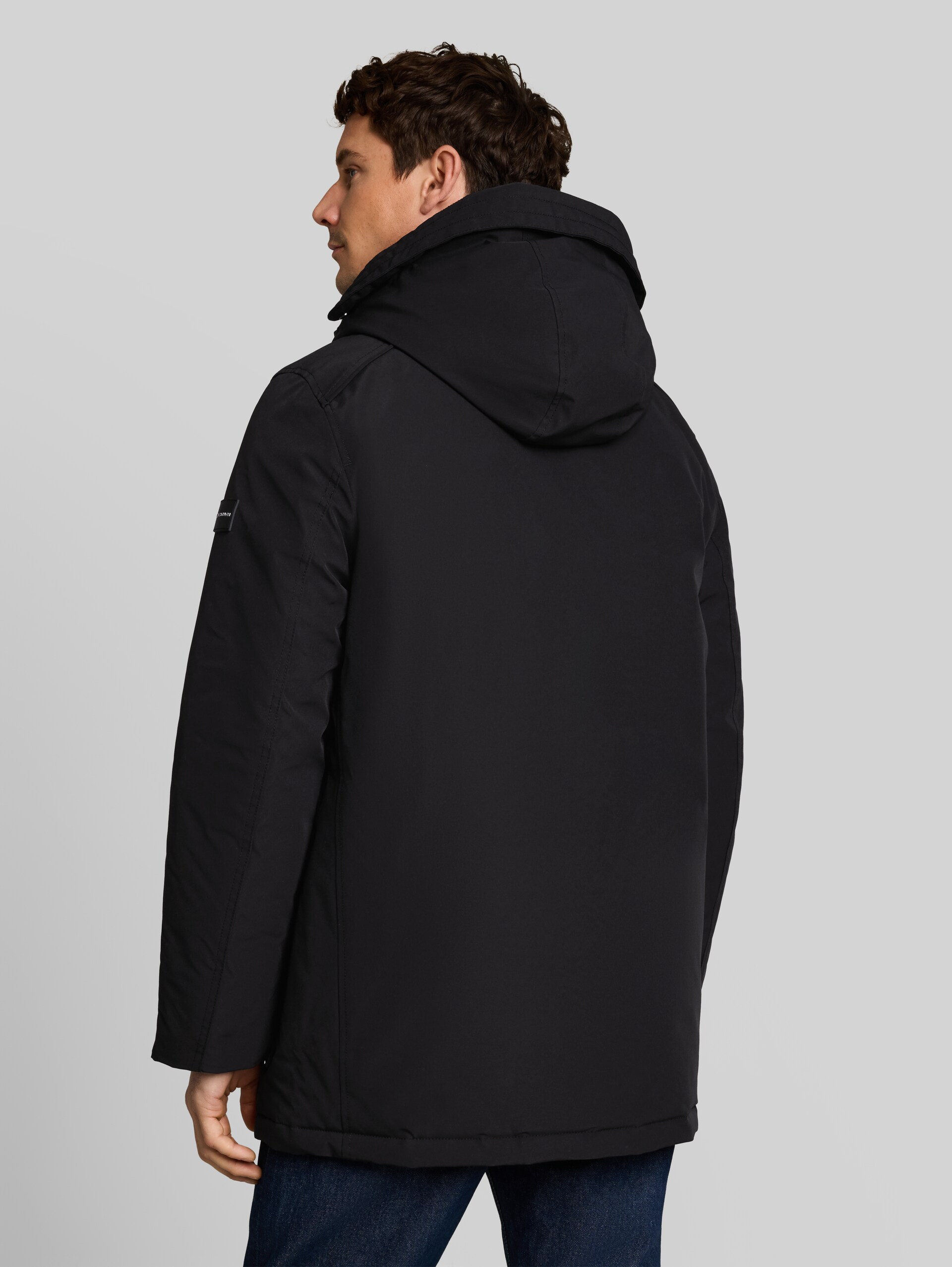 Arctic Parka mit abnehmbarer Kapuze - Black - Model-Rückansicht