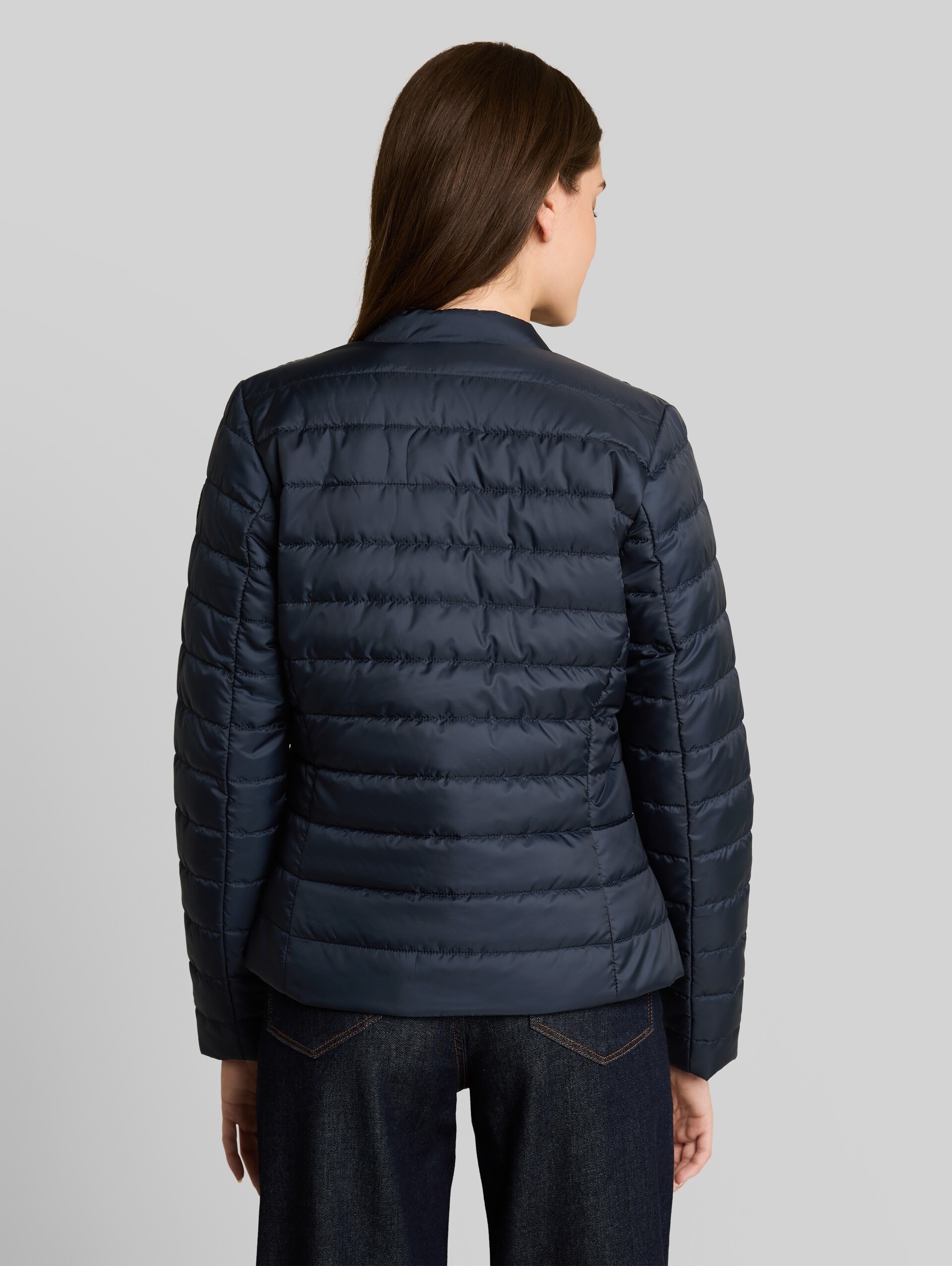 Lightweight Steppjacke mit Knopfleiste - sky captain blue - Model-Rückansicht