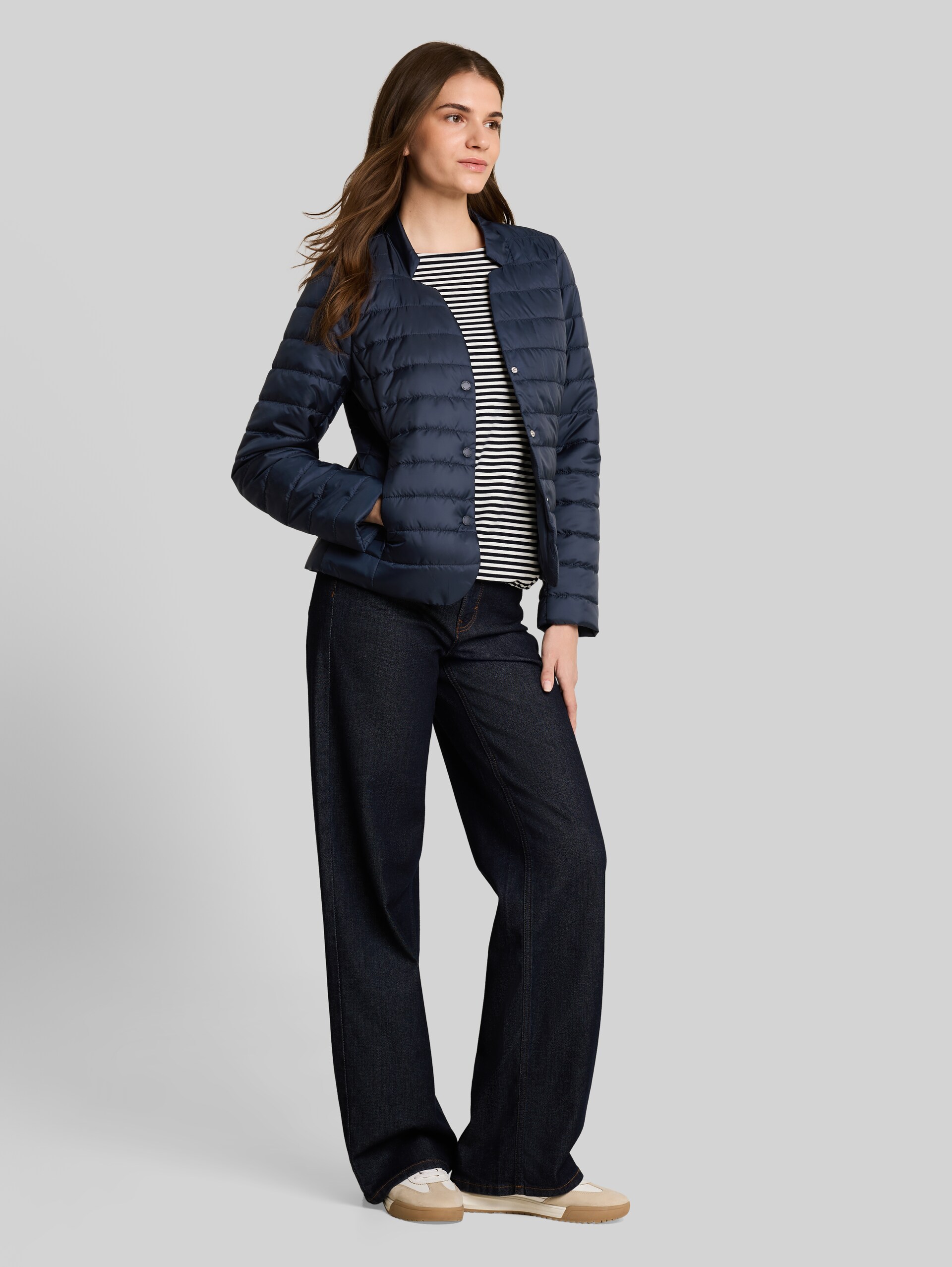 Lightweight Steppjacke mit Knopfleiste - sky captain blue - seitliche Model-Ansicht