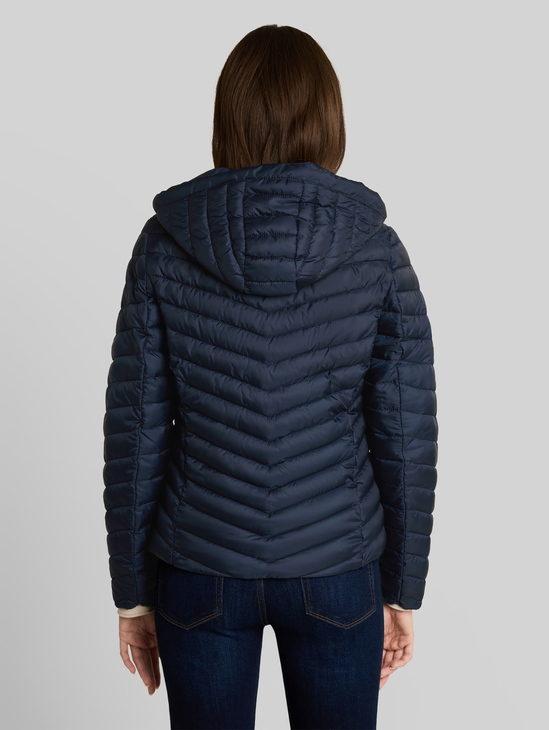 Lightweight Steppjacke mit Kapuze - sky captain blue - Model-Rückansicht