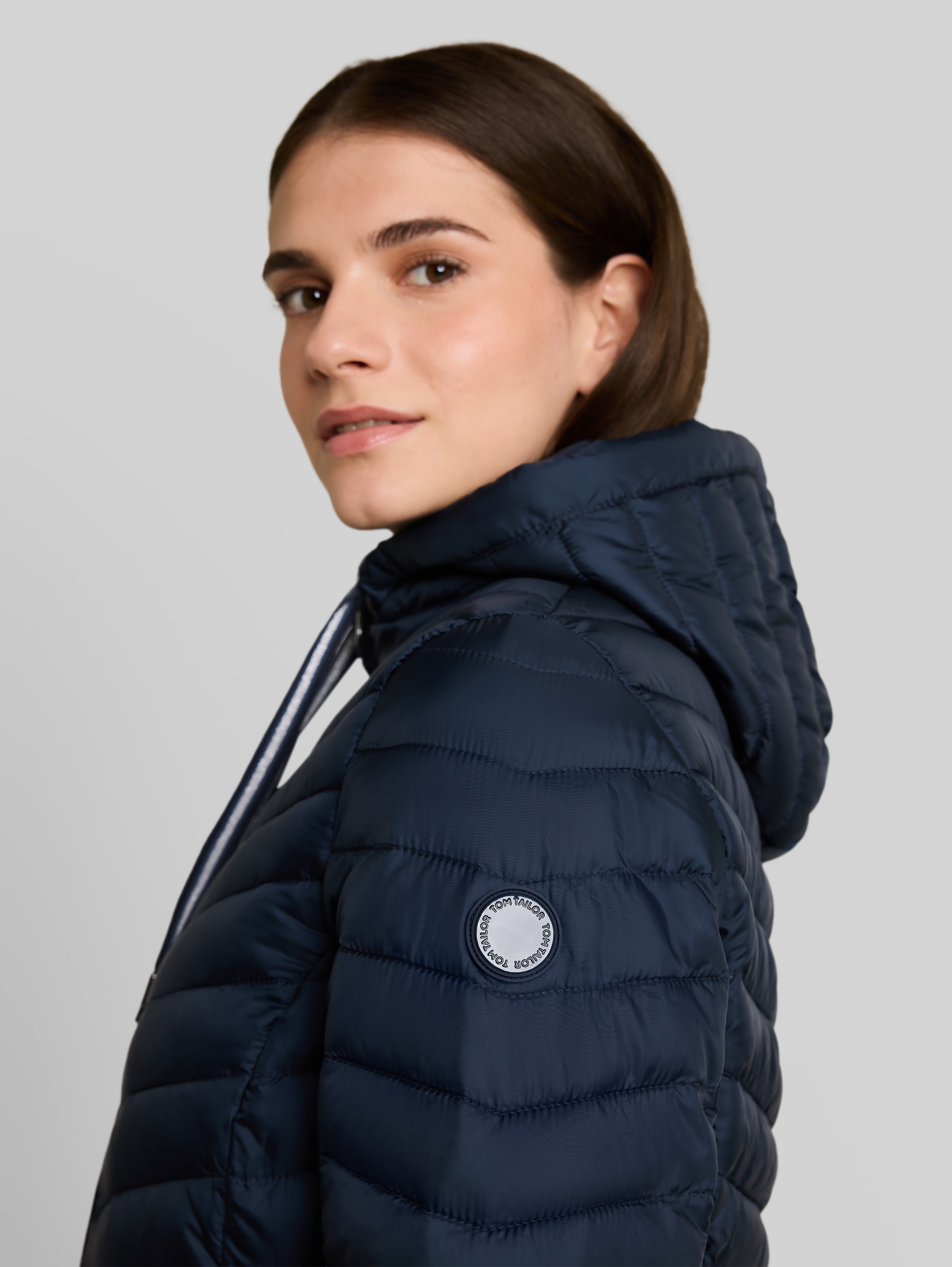 Lightweight Steppjacke mit Kapuze - sky captain blue - Detail-Model-Ansicht