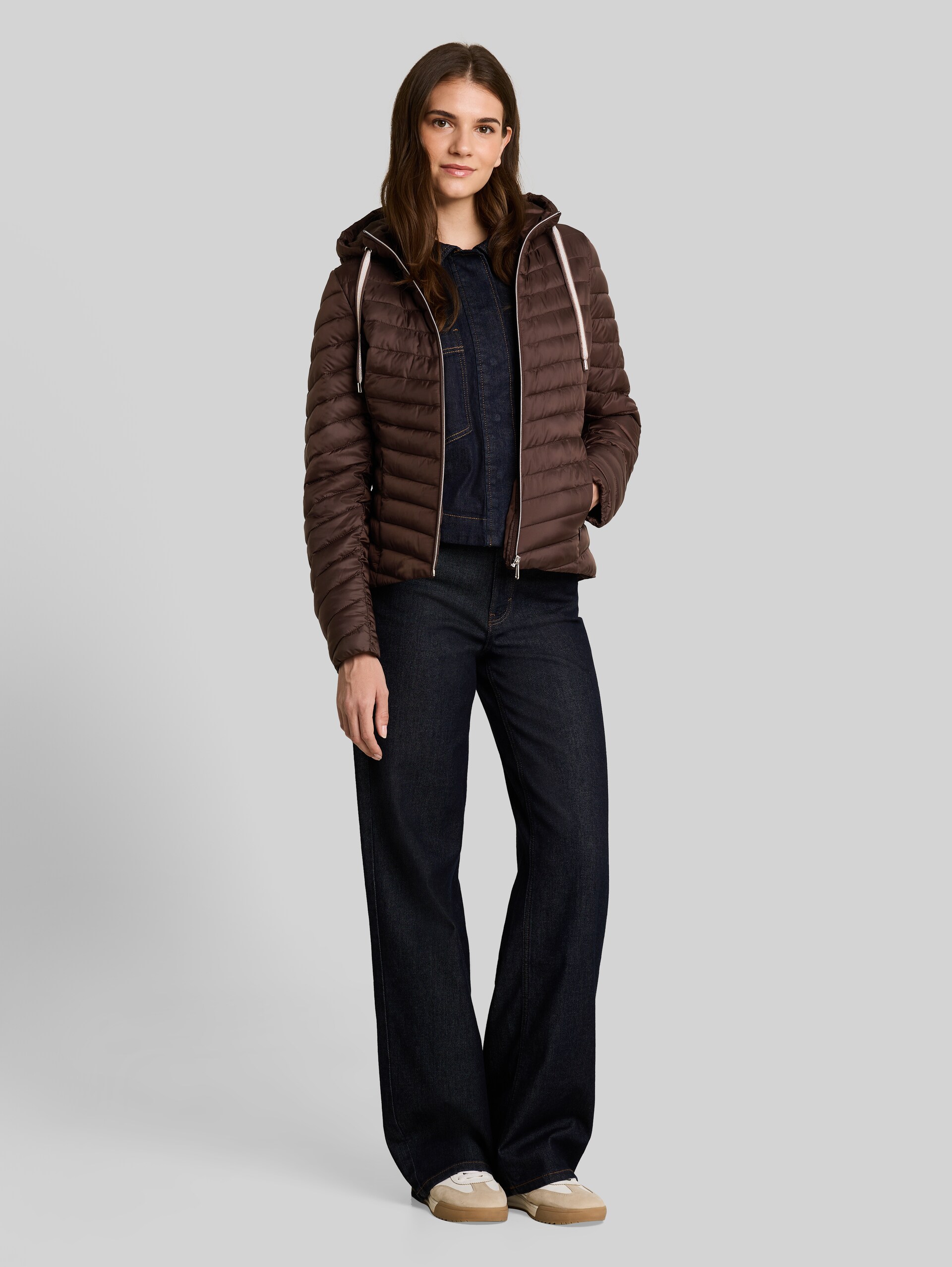 Lightweight Steppjacke mit Kapuze - java dark brown - seitliche Model-Ansicht