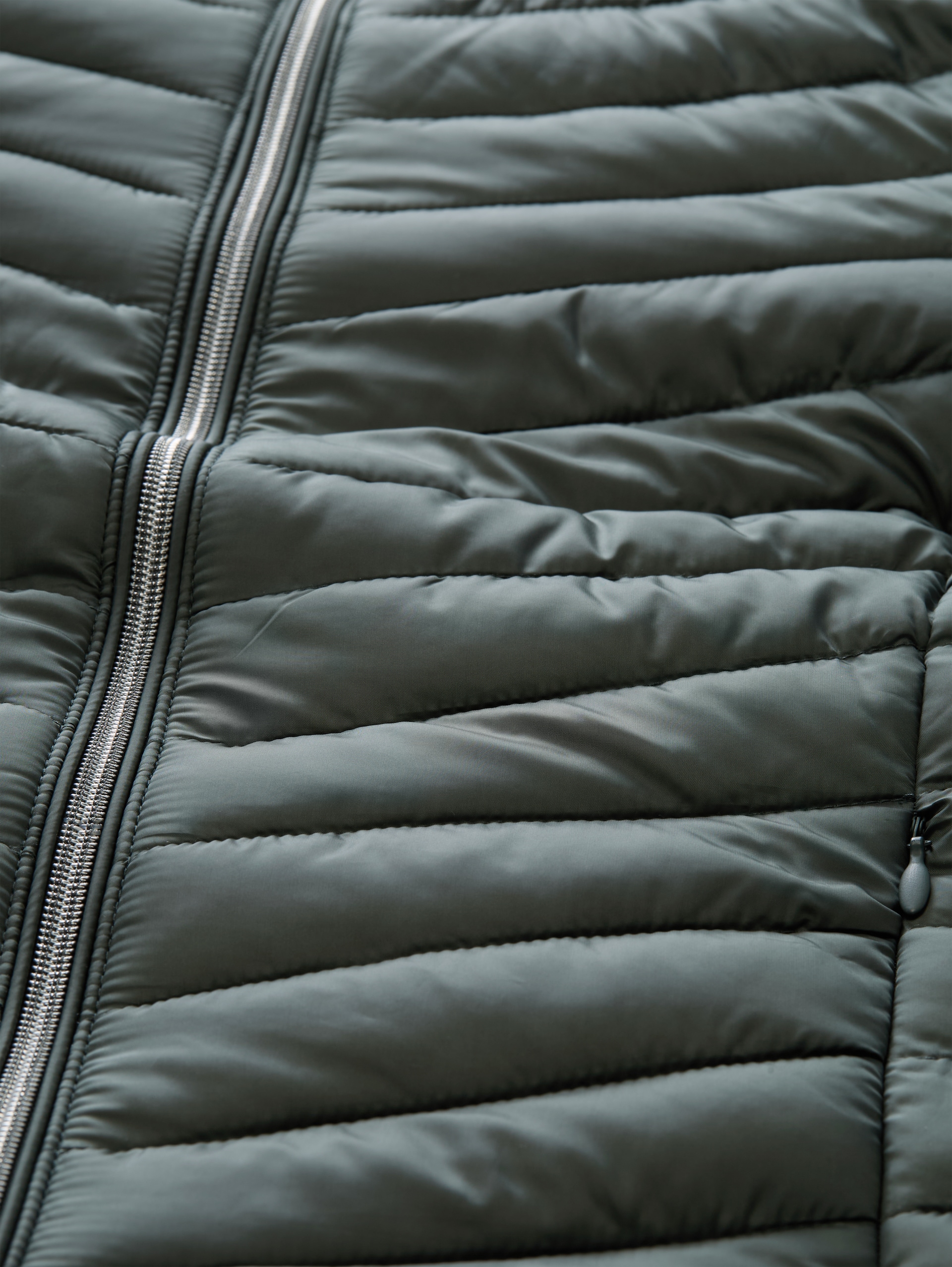 Lightweight Steppjacke mit Kapuze - Darkest Olive - Produkt-Detail-Ansicht