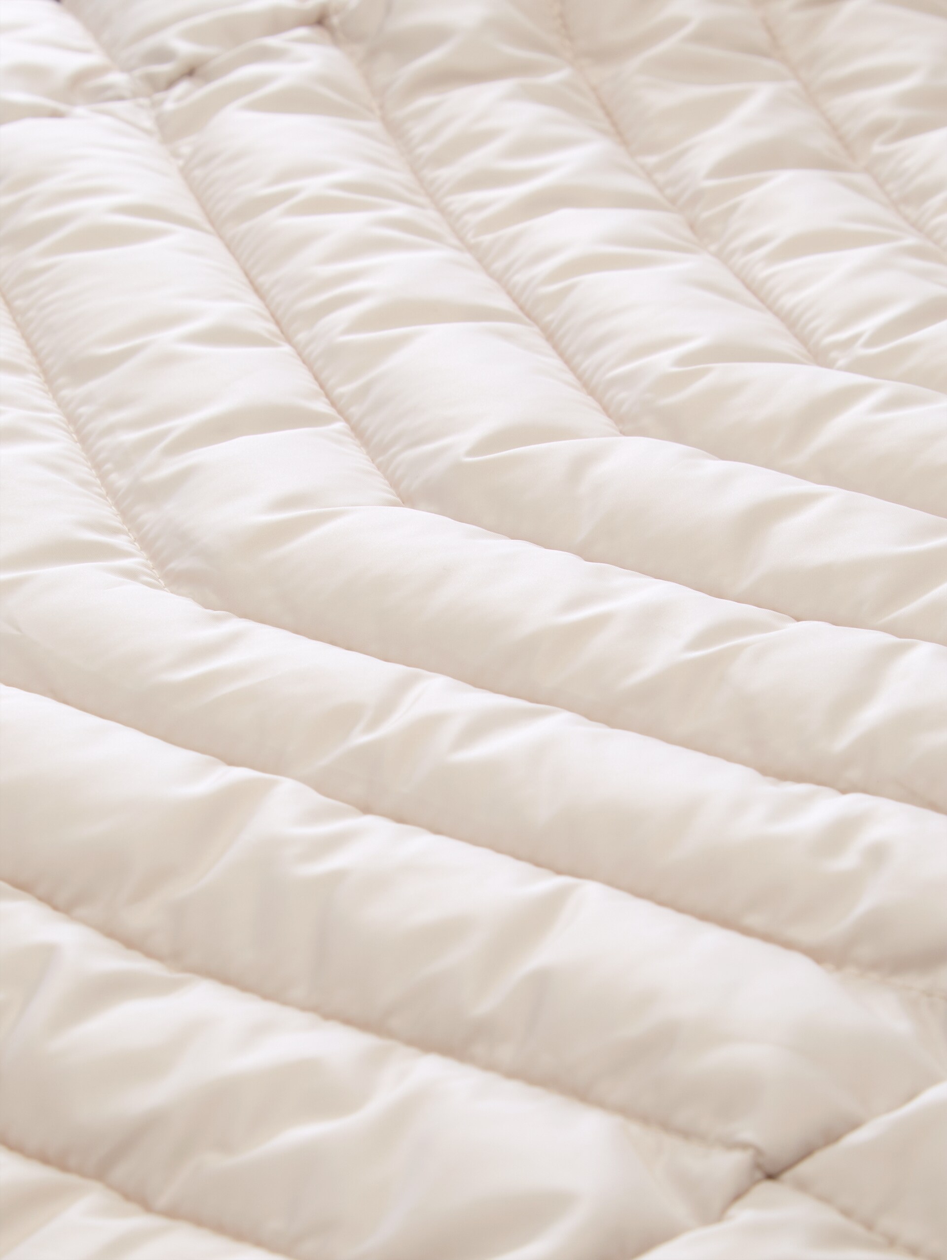 Veste matelassée légère à capuche - cold beige - Vue détaillée du produit