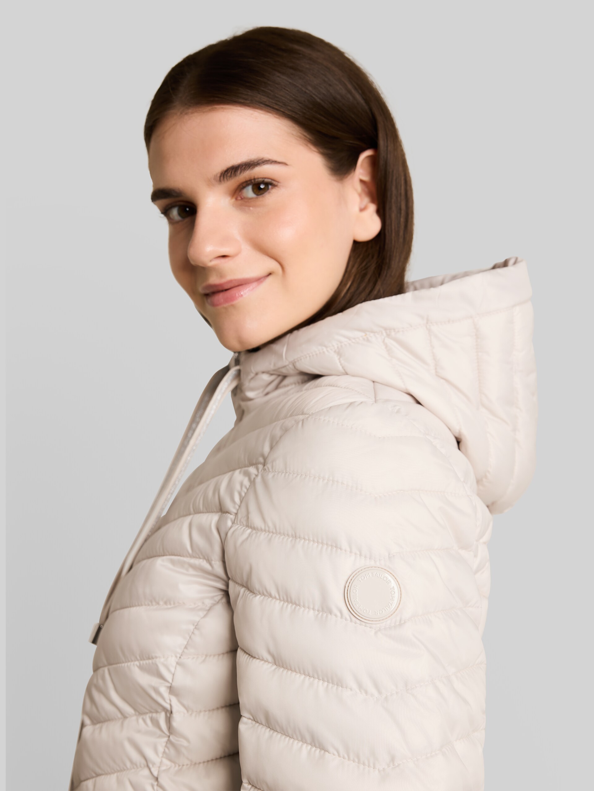 Veste matelassée légère à capuche - cold beige - Vue détaillée du modèle