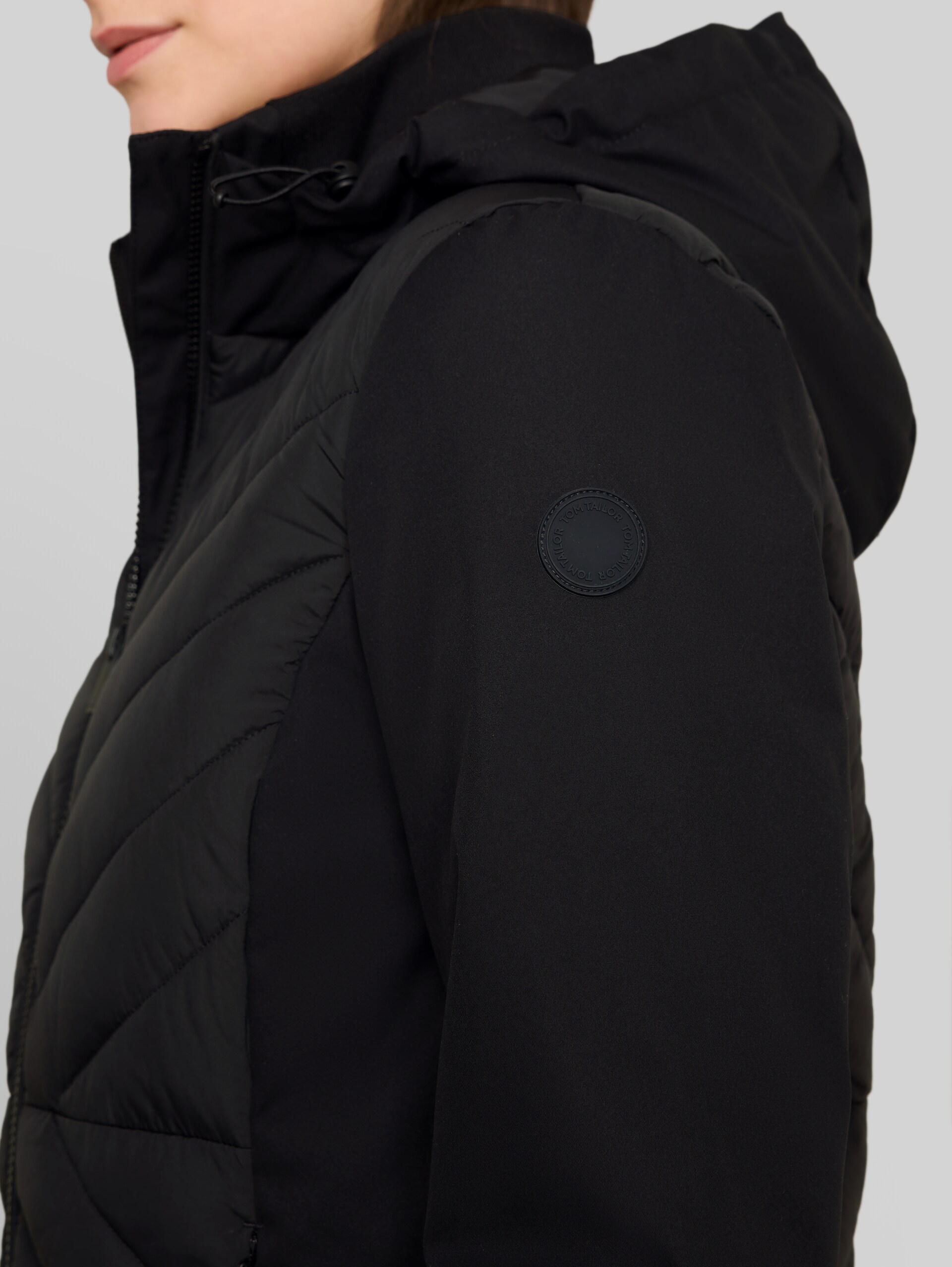 Hybrid Steppjacke mit Kapuze - deep black - Detail-Model-Ansicht