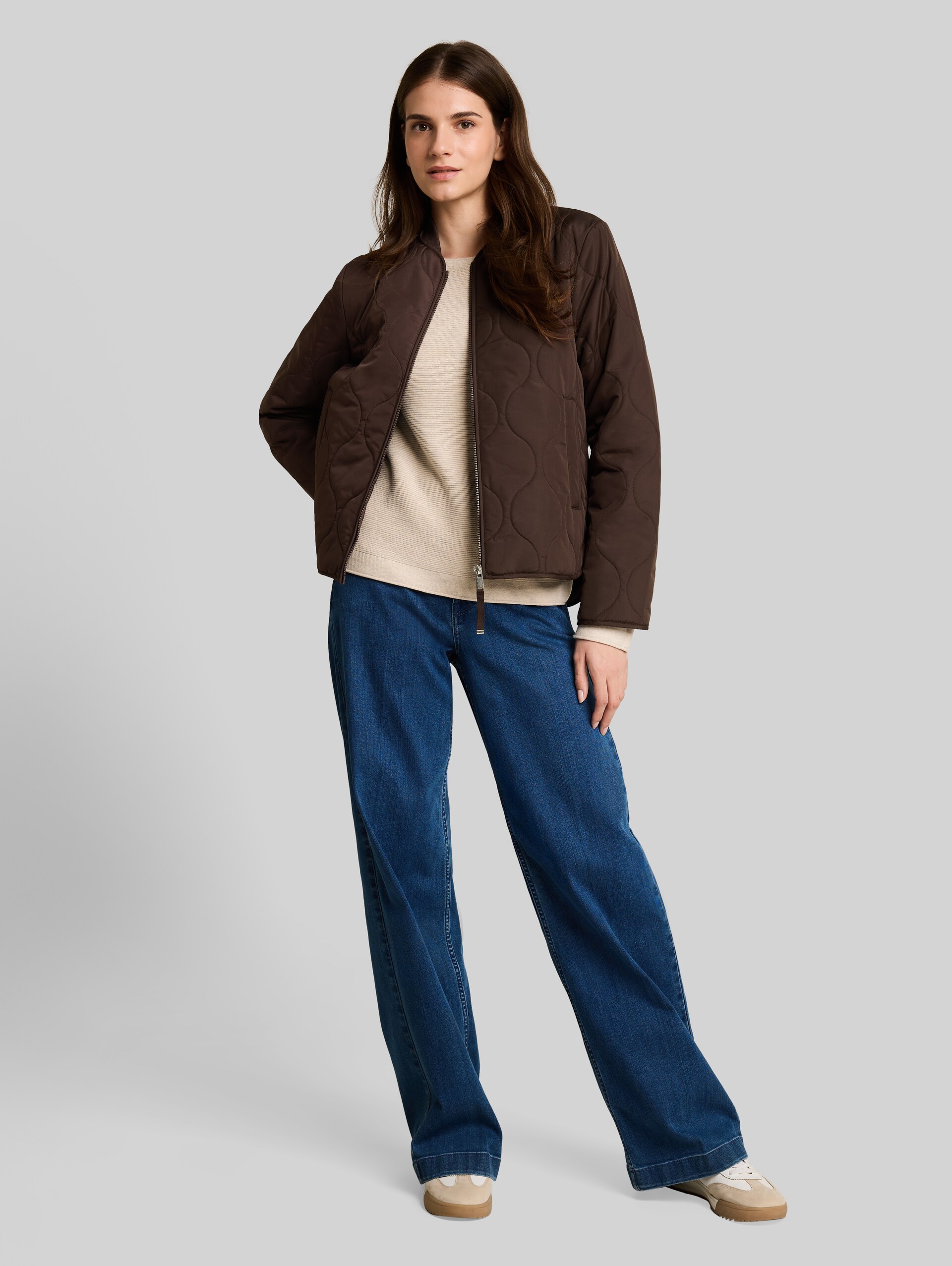 Steppjacke mit Bomberkragen - java dark brown - seitliche Model-Ansicht
