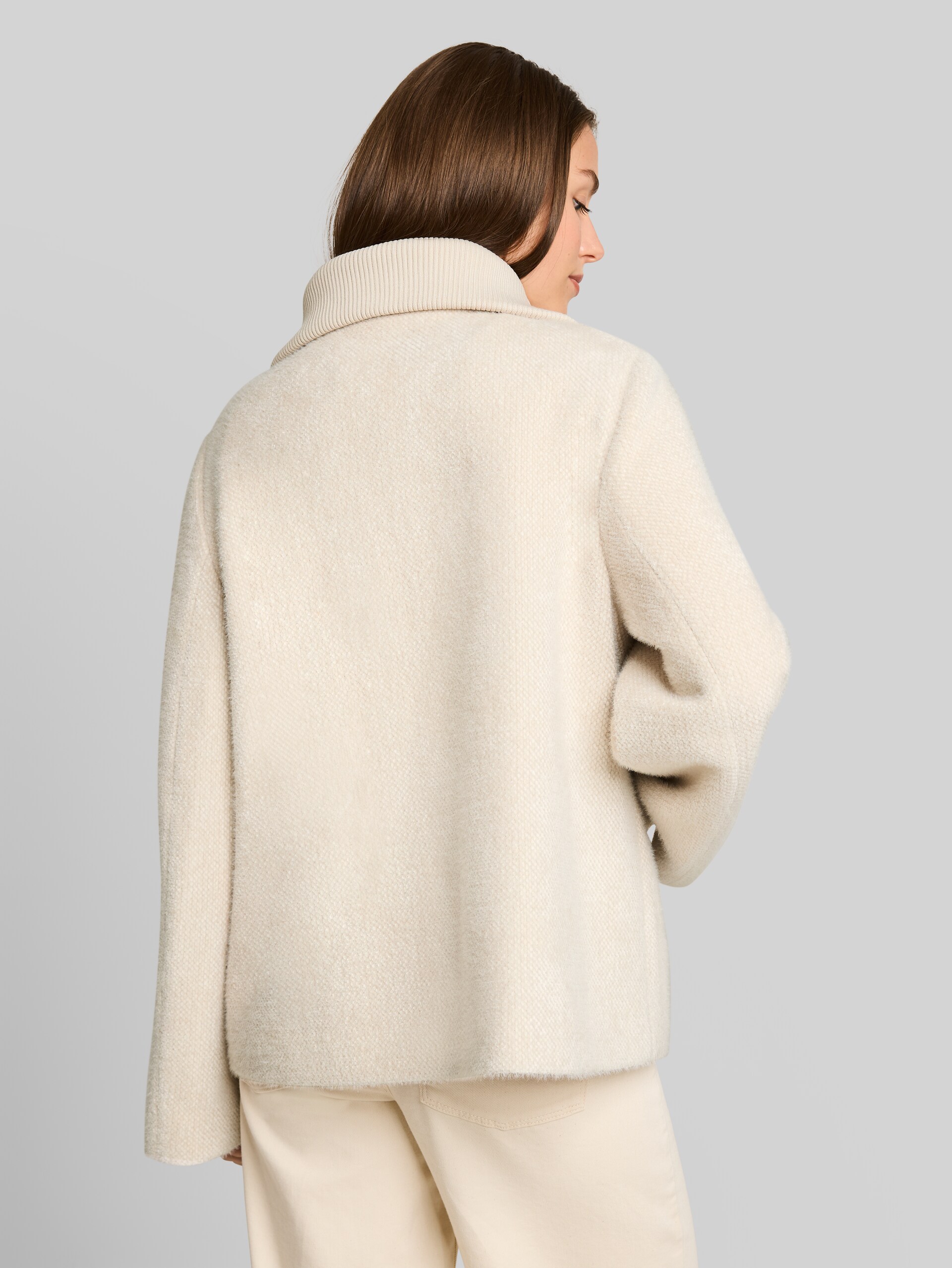 Gezellig jasje met zakken - cold beige structure - Model-achteraanzicht