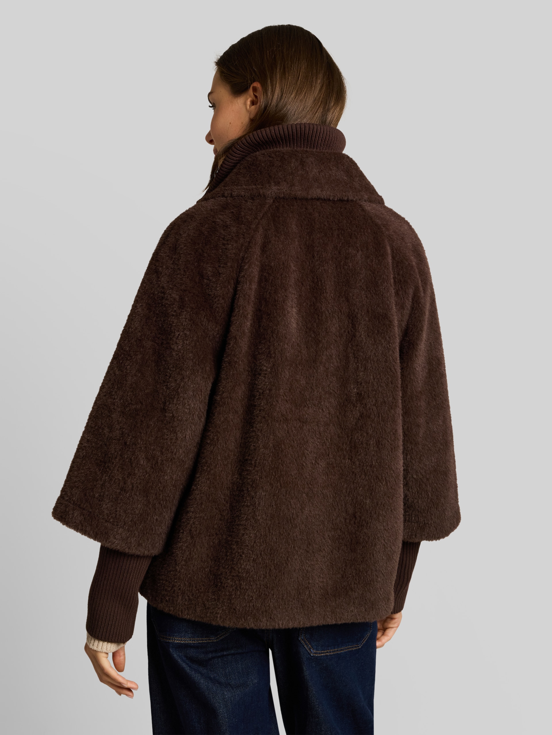 Veste-cape douillette au look 2-en-1 - java dark brown - Vue arrière du modèle