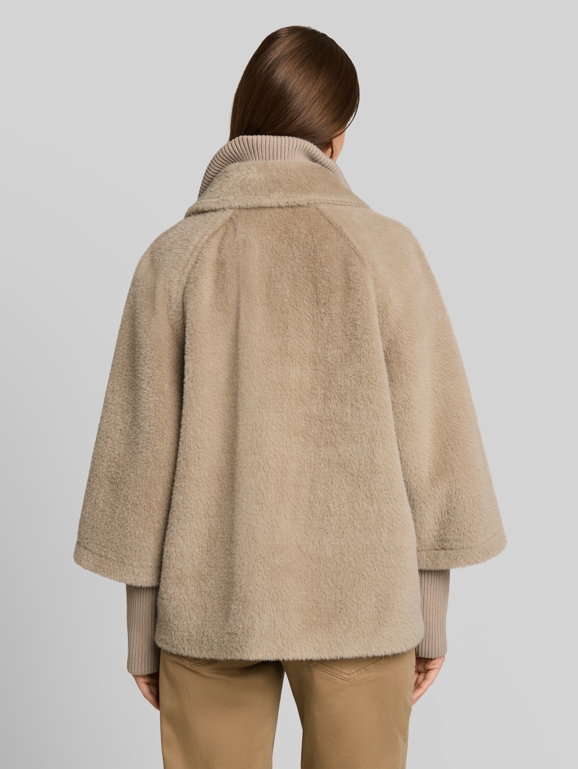 Cosy cape jacket in a 2-in-1 style - soft taupe grey - Model-back view