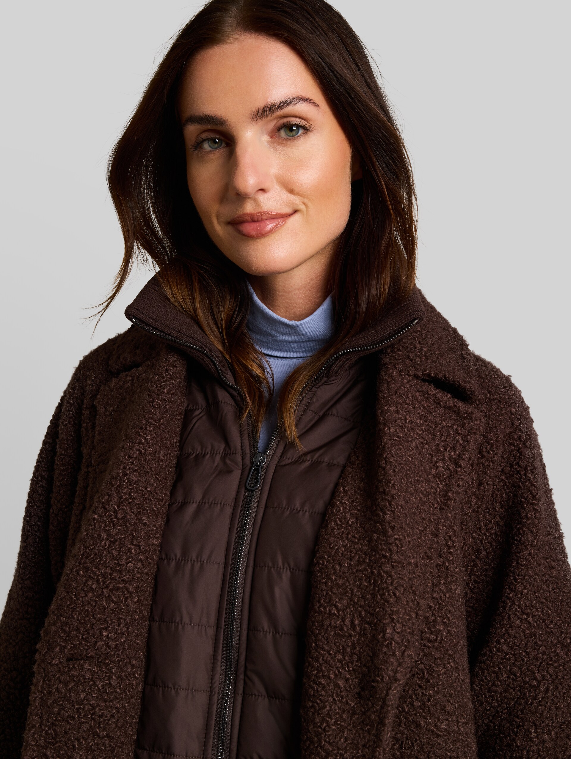 Gezellige capejas in 2-in-1-look - java dark brown boucle - Detailaanzicht model