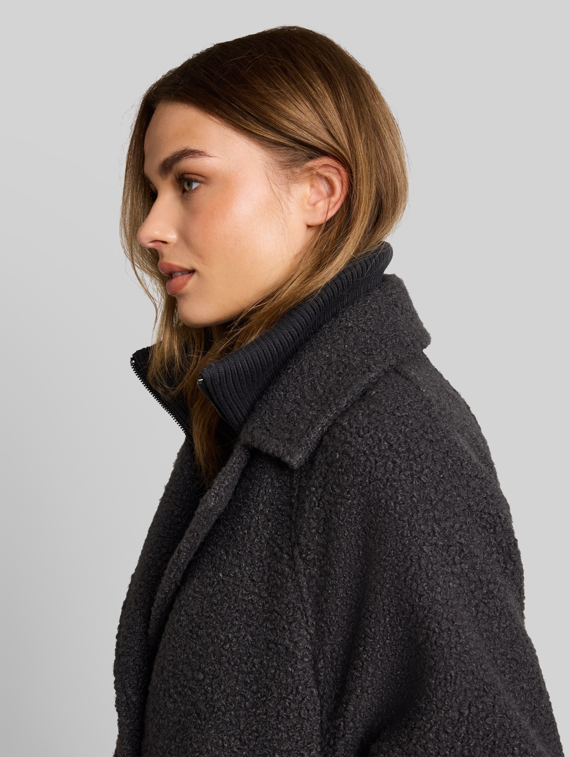 Gezellige capejas in 2-in-1-look - black grey melange boucle - Detailaanzicht model