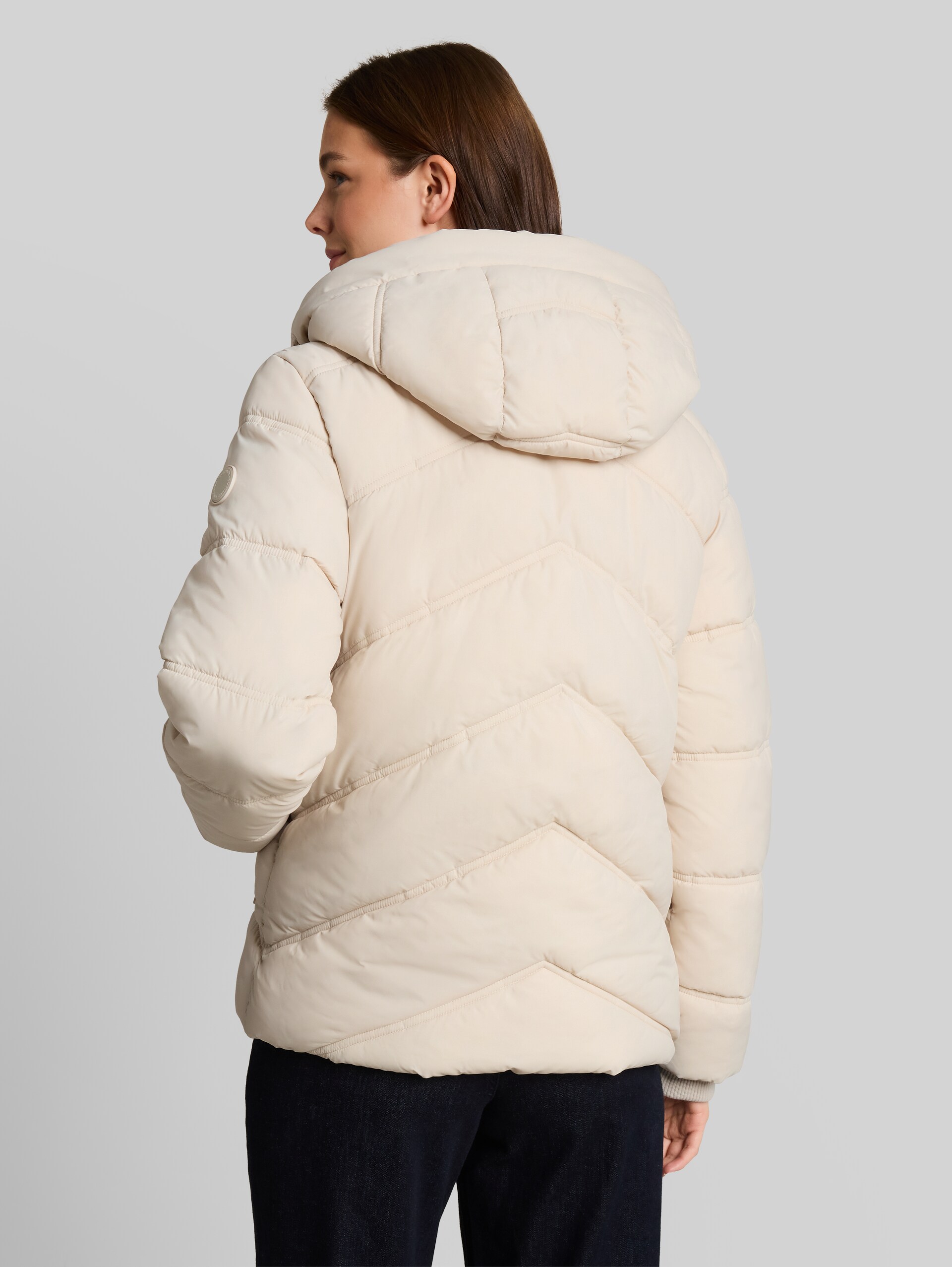 Doudoune en matière déperlante - cold beige - Vue arrière du modèle