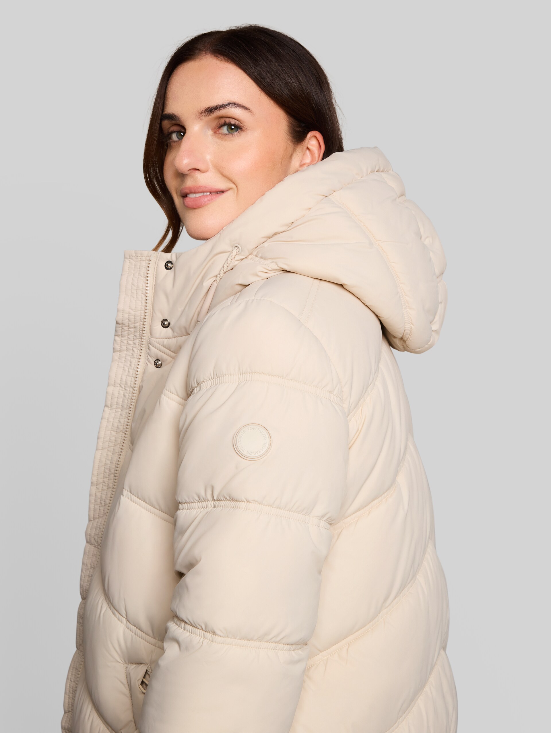 Puffer-Mantel aus wasserabweisendem Material - cold beige - Detail-Model-Ansicht