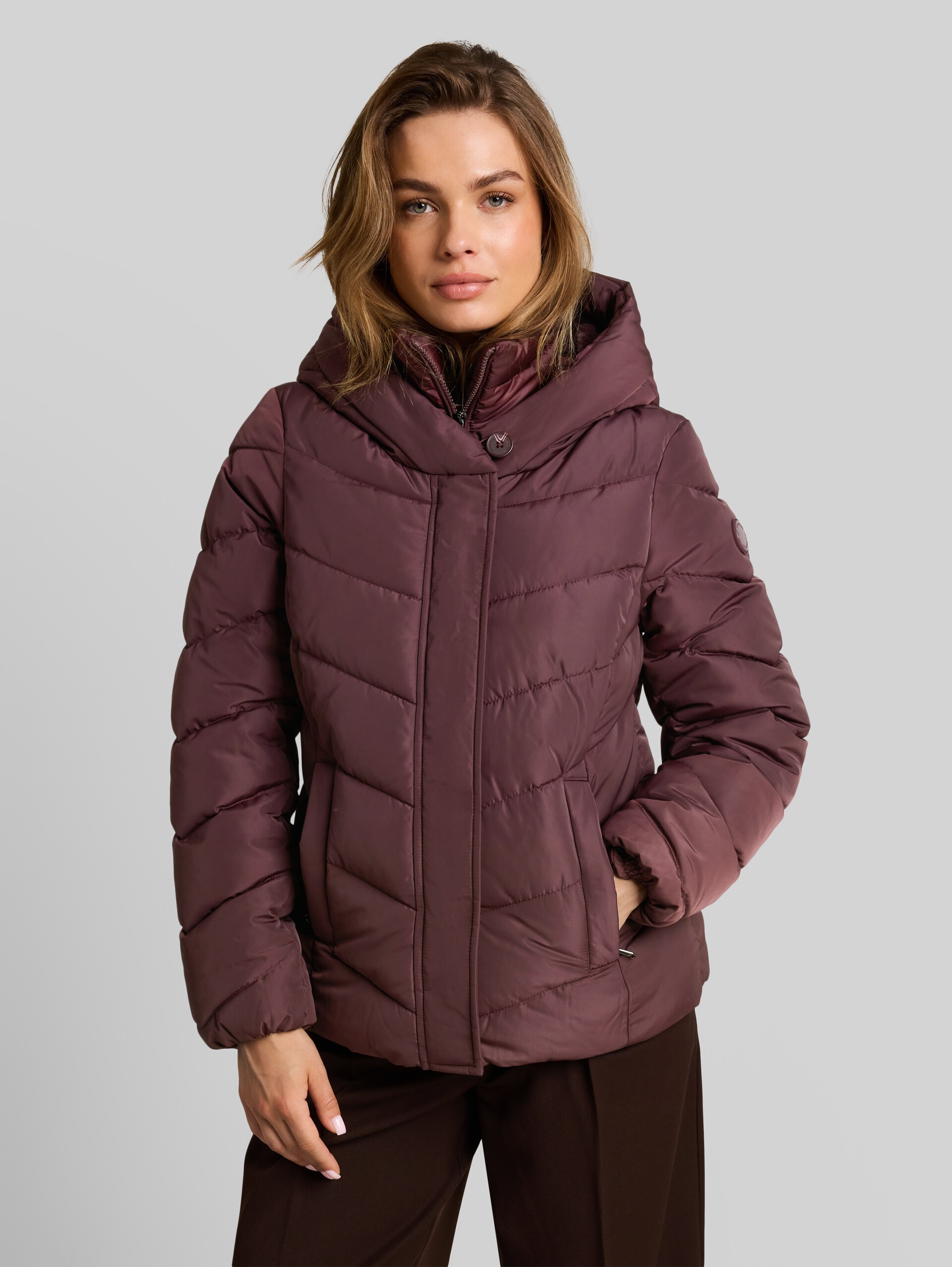 Veste matelassée 2-en-1 avec empiècement amovible - Zinfandel Red - Vue de face du modèle