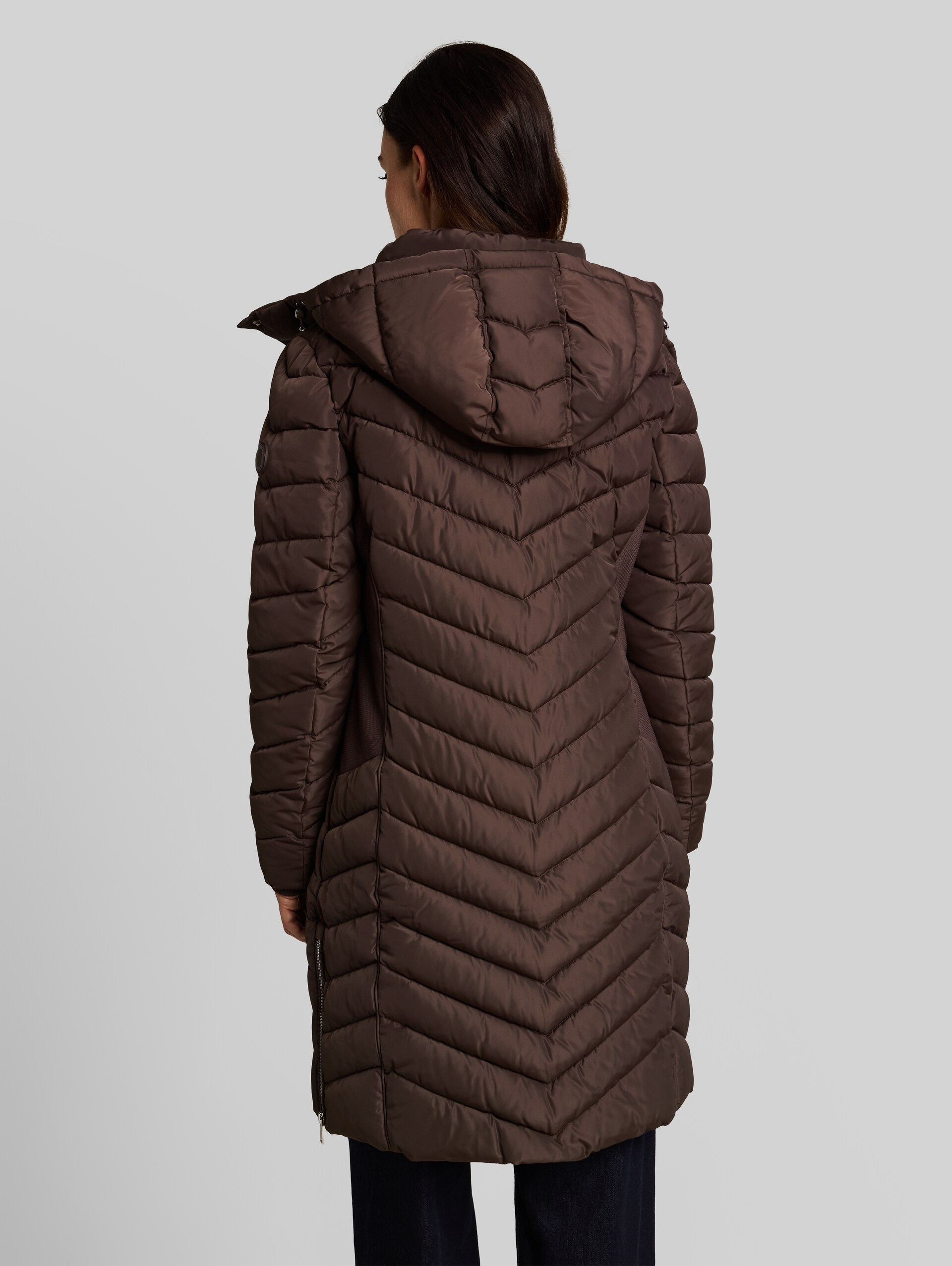Manteau matelassé à capuche amovible - java dark brown - Vue arrière du modèle