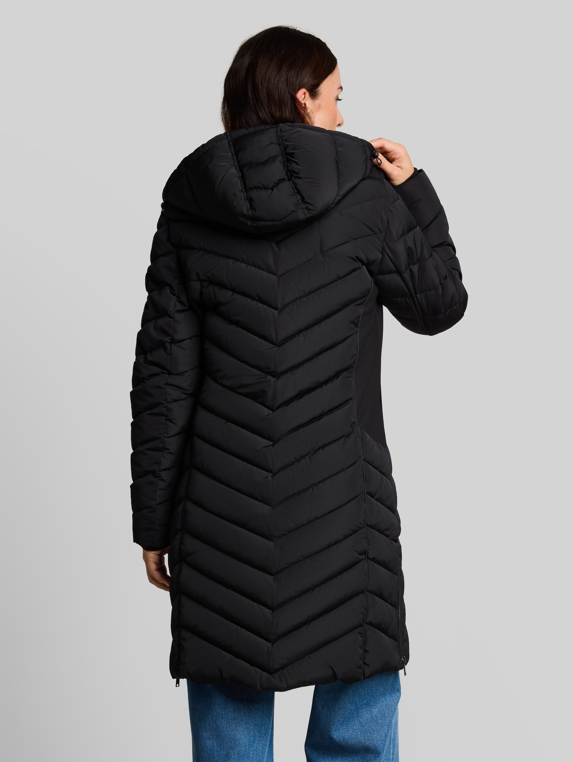Puffer-Mantel mit abnehmbarer Kapuze - deep black - Model-Rückansicht