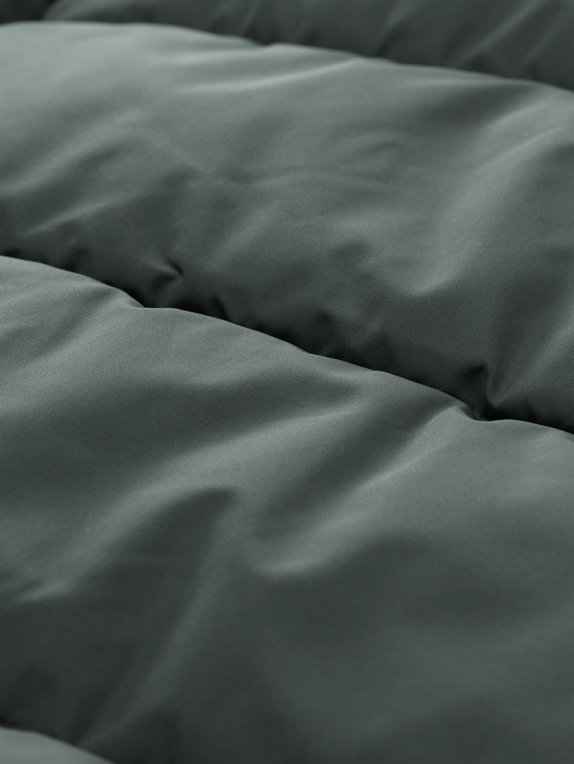 Veste matelassée à col montant et capuche - Darkest Olive - Vue détaillée du produit