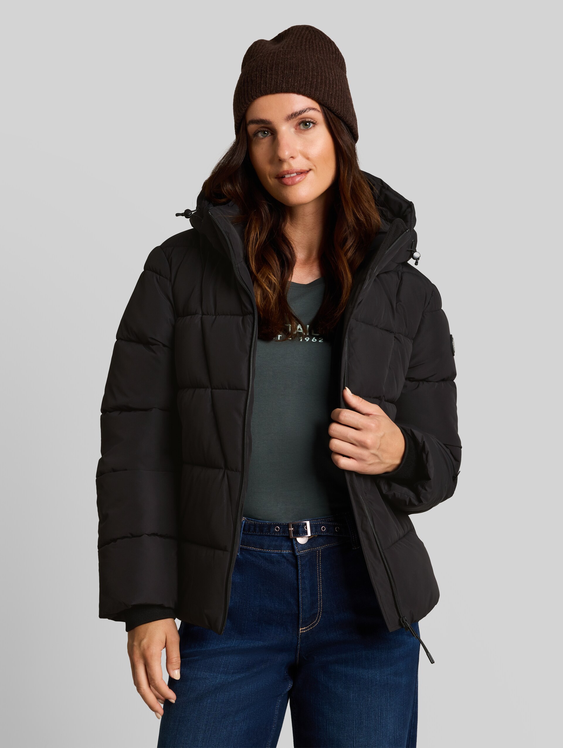Veste matelassée à col montant et capuche - deep black - Vue de face du modèle