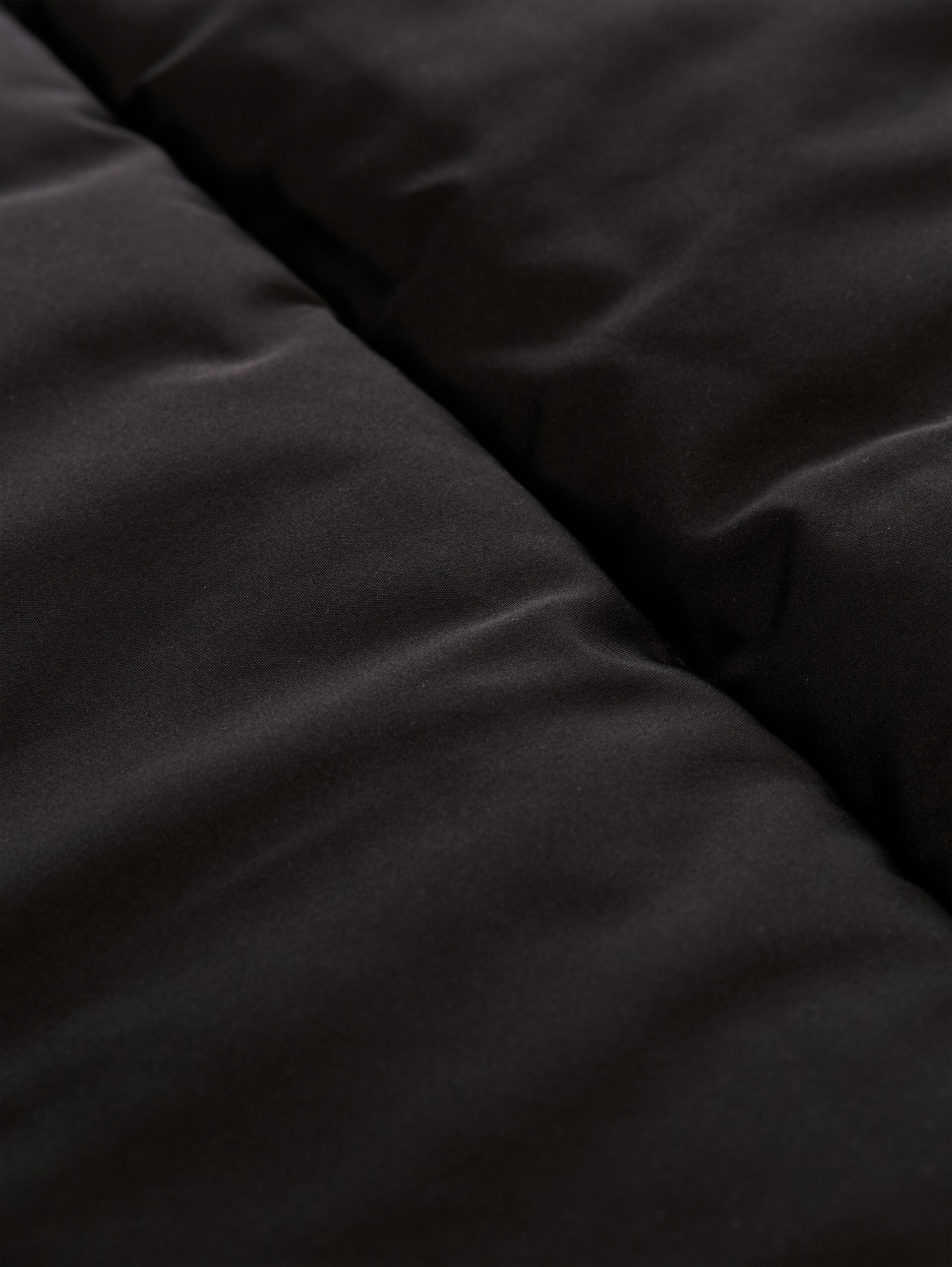 Veste matelassée à col montant et capuche - deep black - Vue détaillée du produit