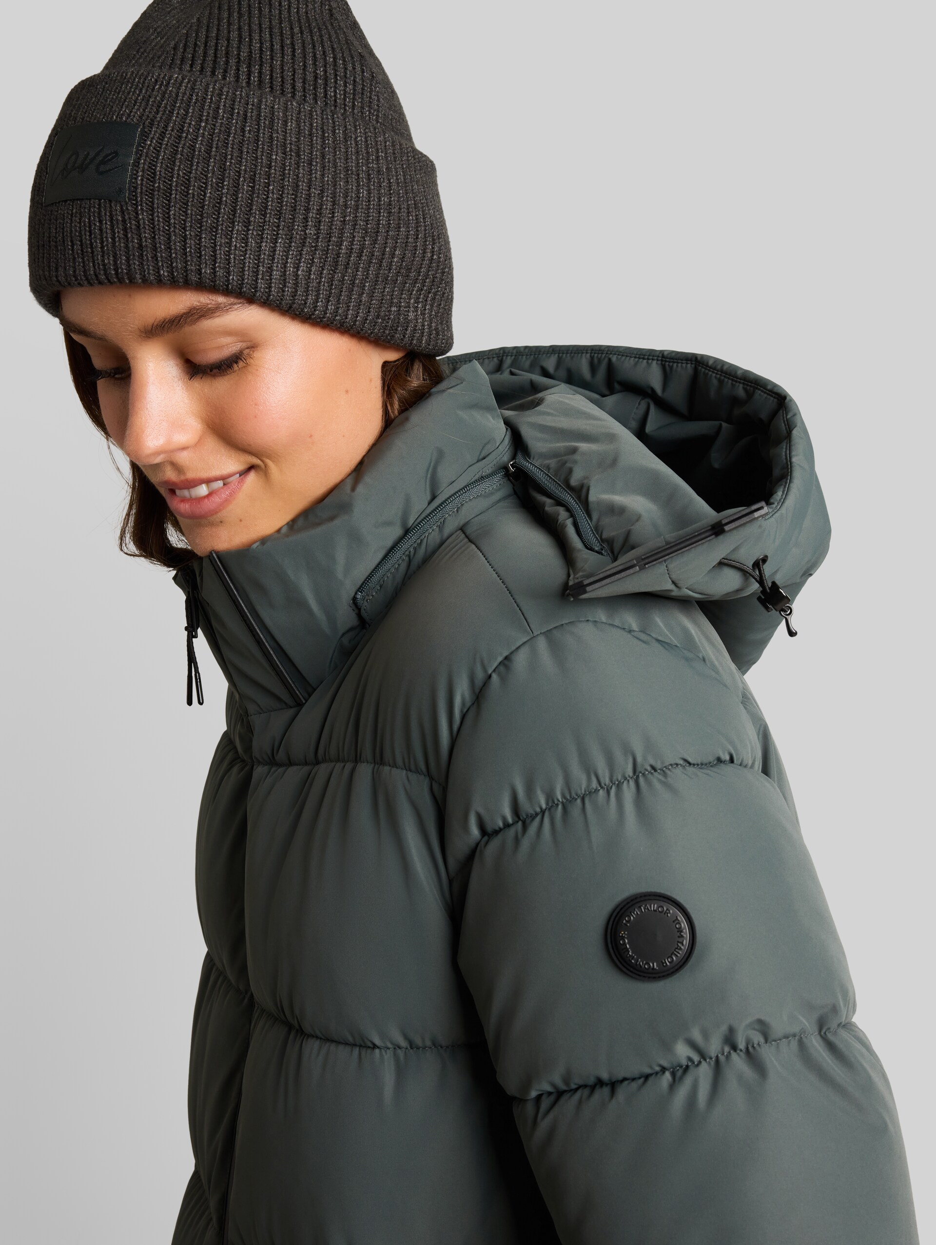 Manteau matelassé long - Darkest Olive - Vue détaillée du modèle