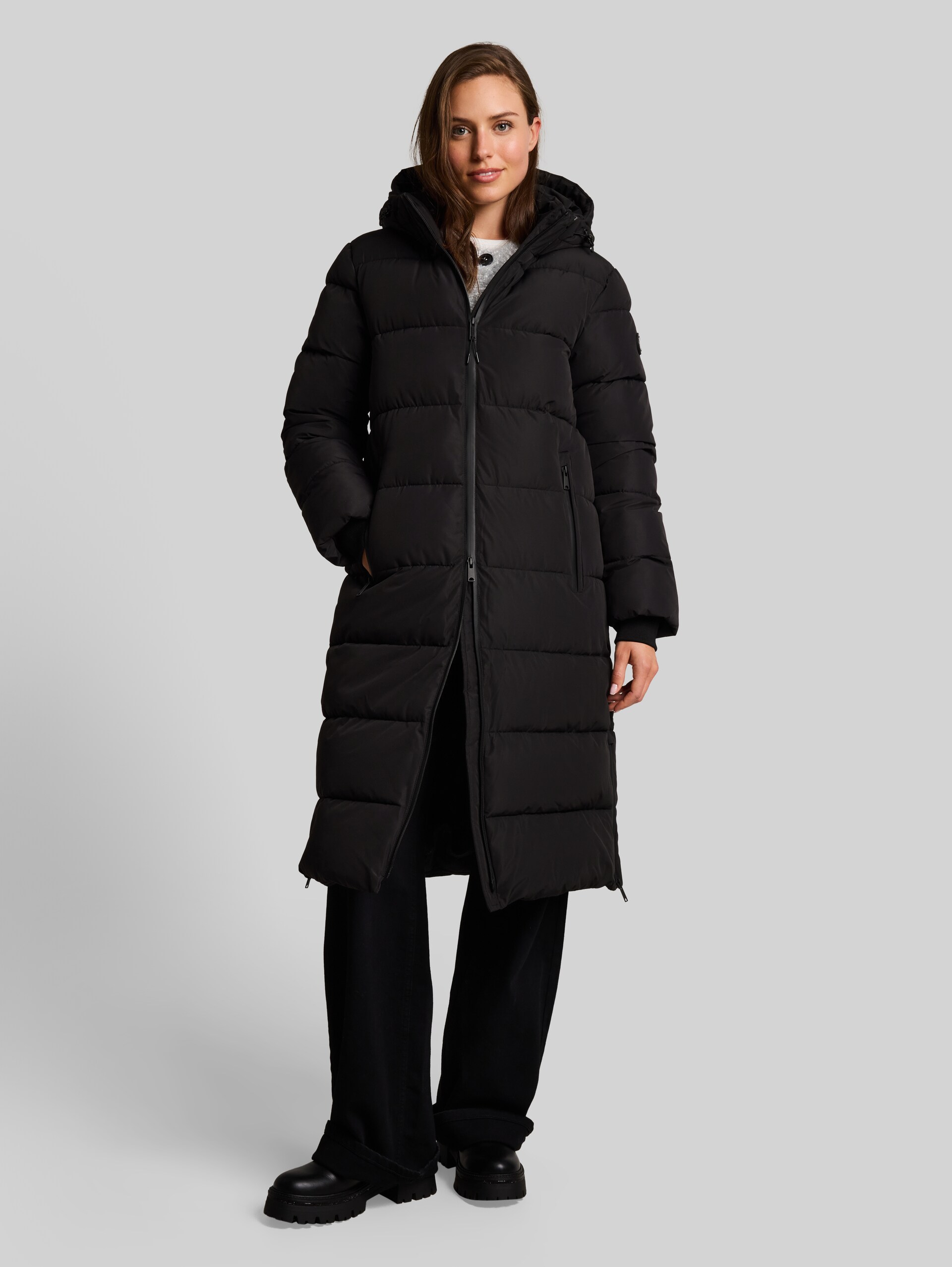 Long-style padded coat - deep black - Model front view