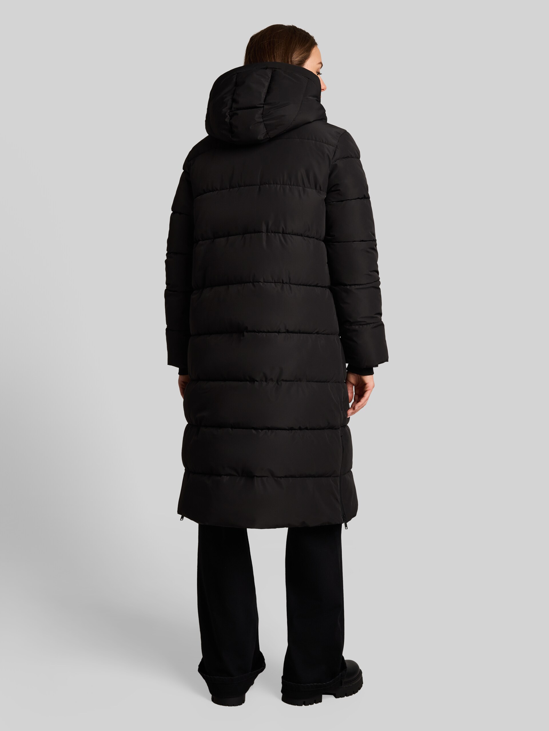 Long-style padded coat - deep black - Model-back view