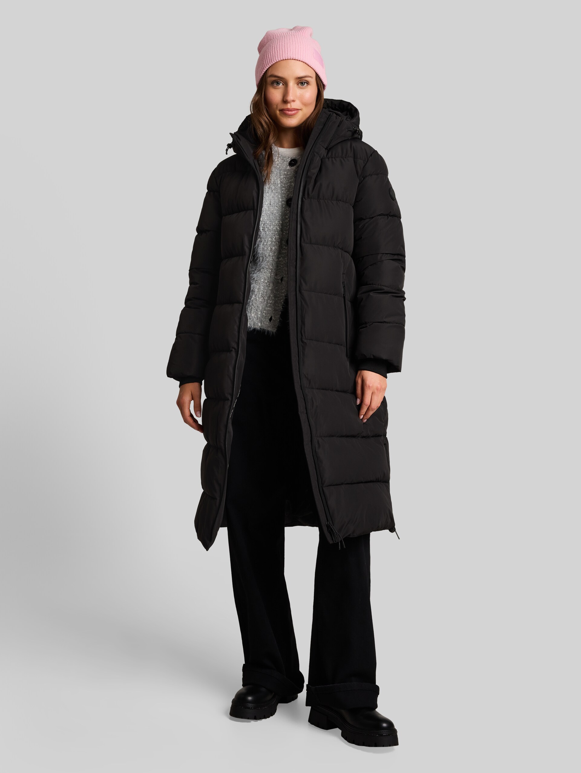 Long-style padded coat - deep black - side model view