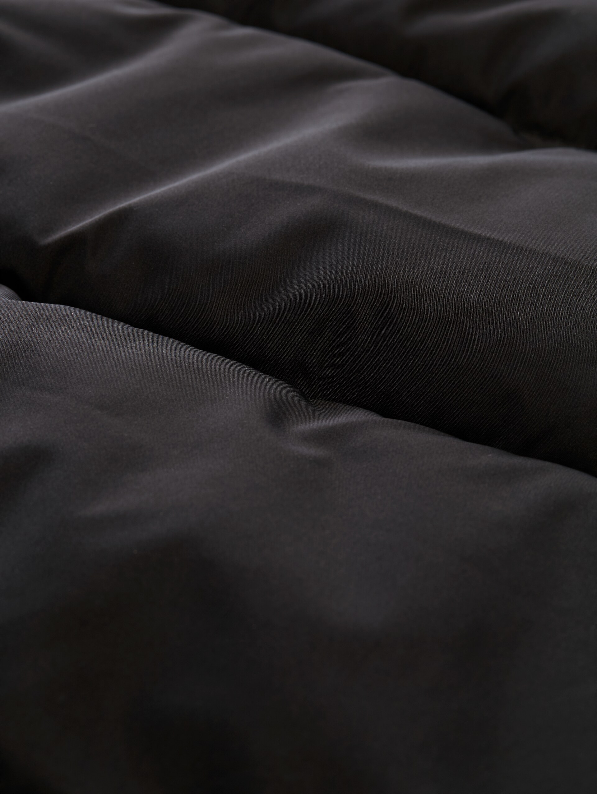 Long-style padded coat - deep black - Product detail view