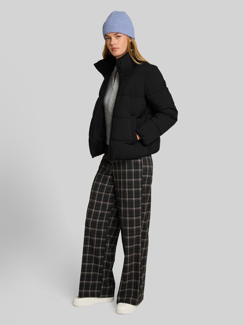 Puffer-Jacke mit Teddy-Kragen von Denim Female, deep black