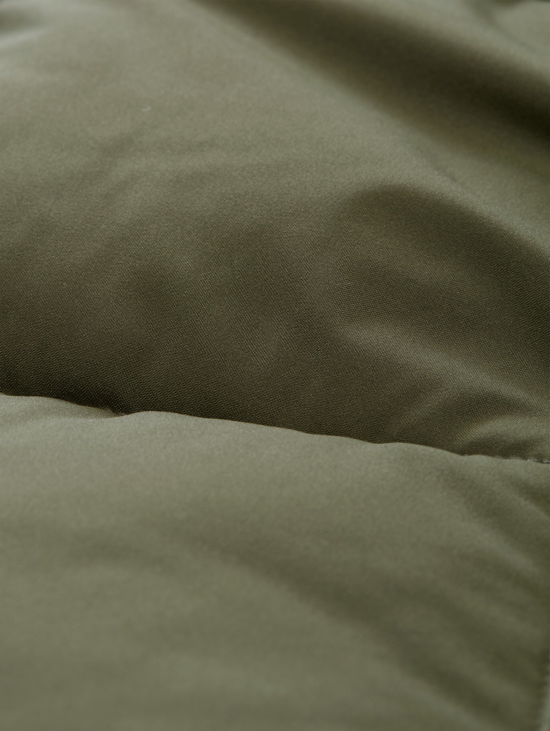 Pufferjack van waterafstotend materiaal - urban olive green - Detailaanzicht product