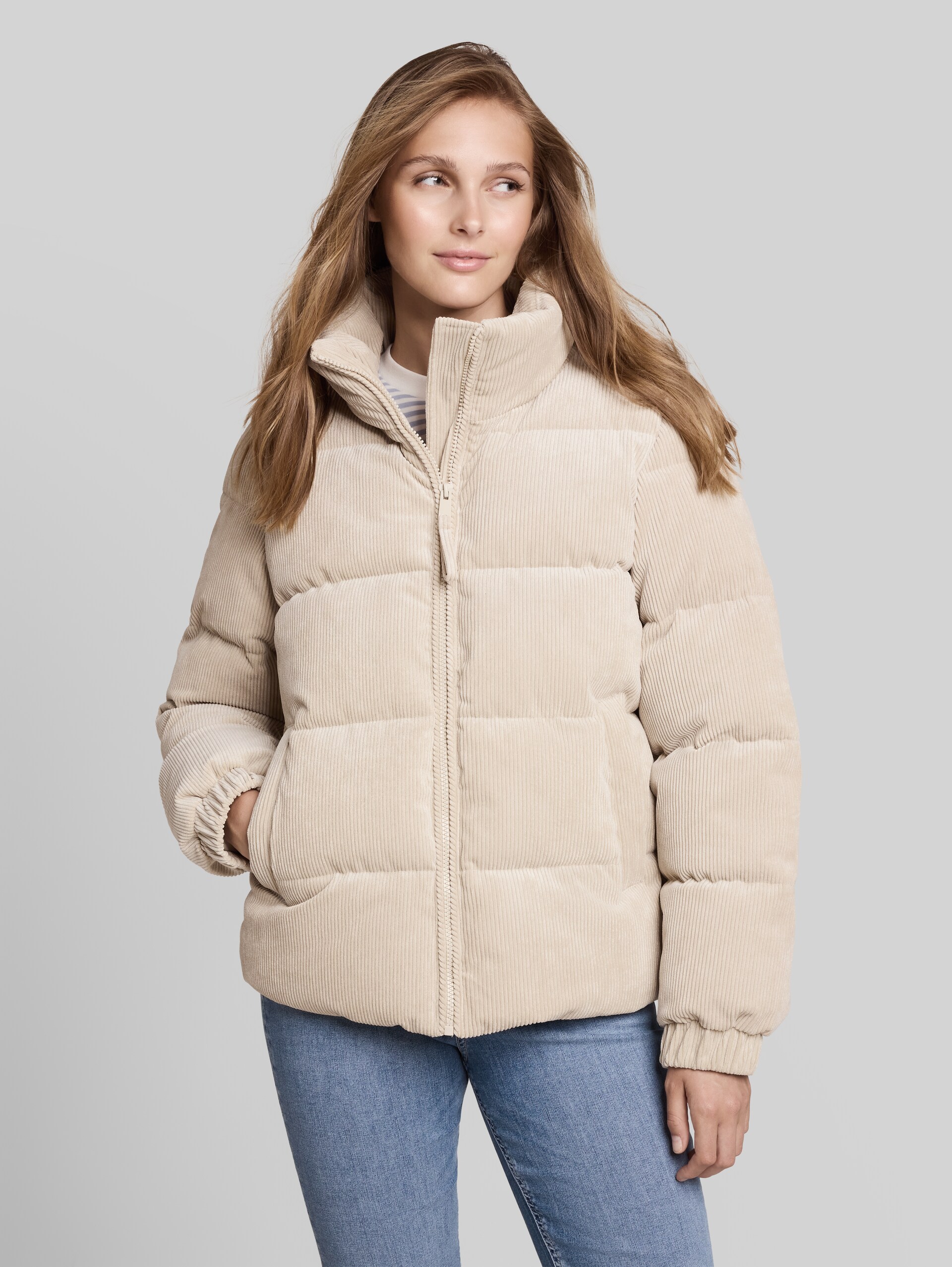 Cord Jacke aus wasserabweisendem Material - Cashew Beige - Model-Vorderansicht