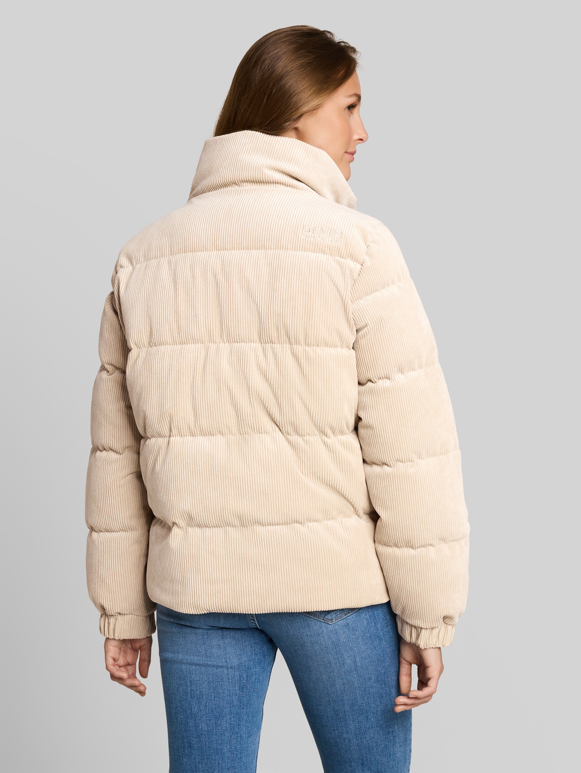 Cord Jacke aus wasserabweisendem Material - Cashew Beige - Model-Rückansicht