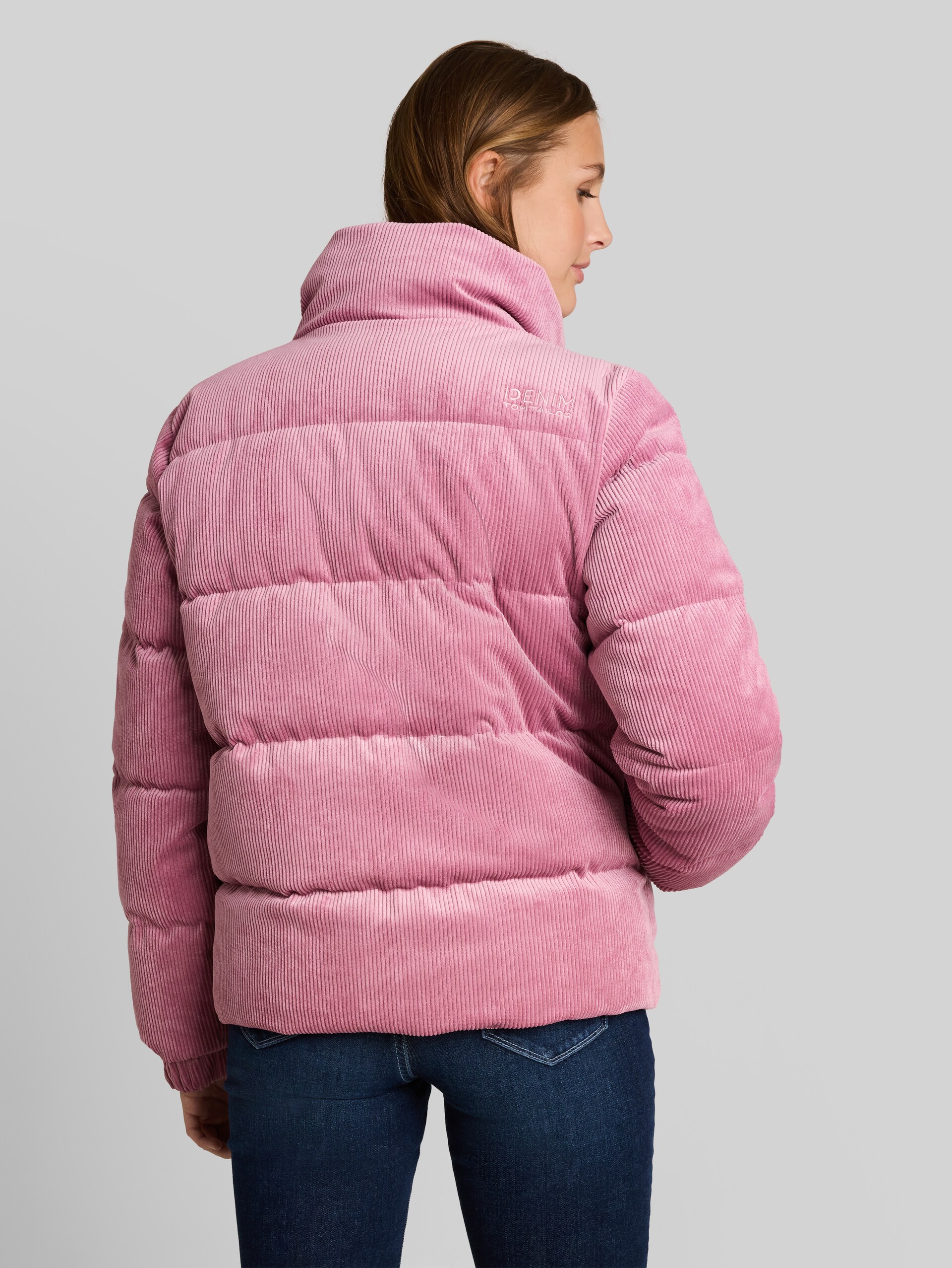 Cord Jacke aus wasserabweisendem Material - dusty berry - Model-Rückansicht