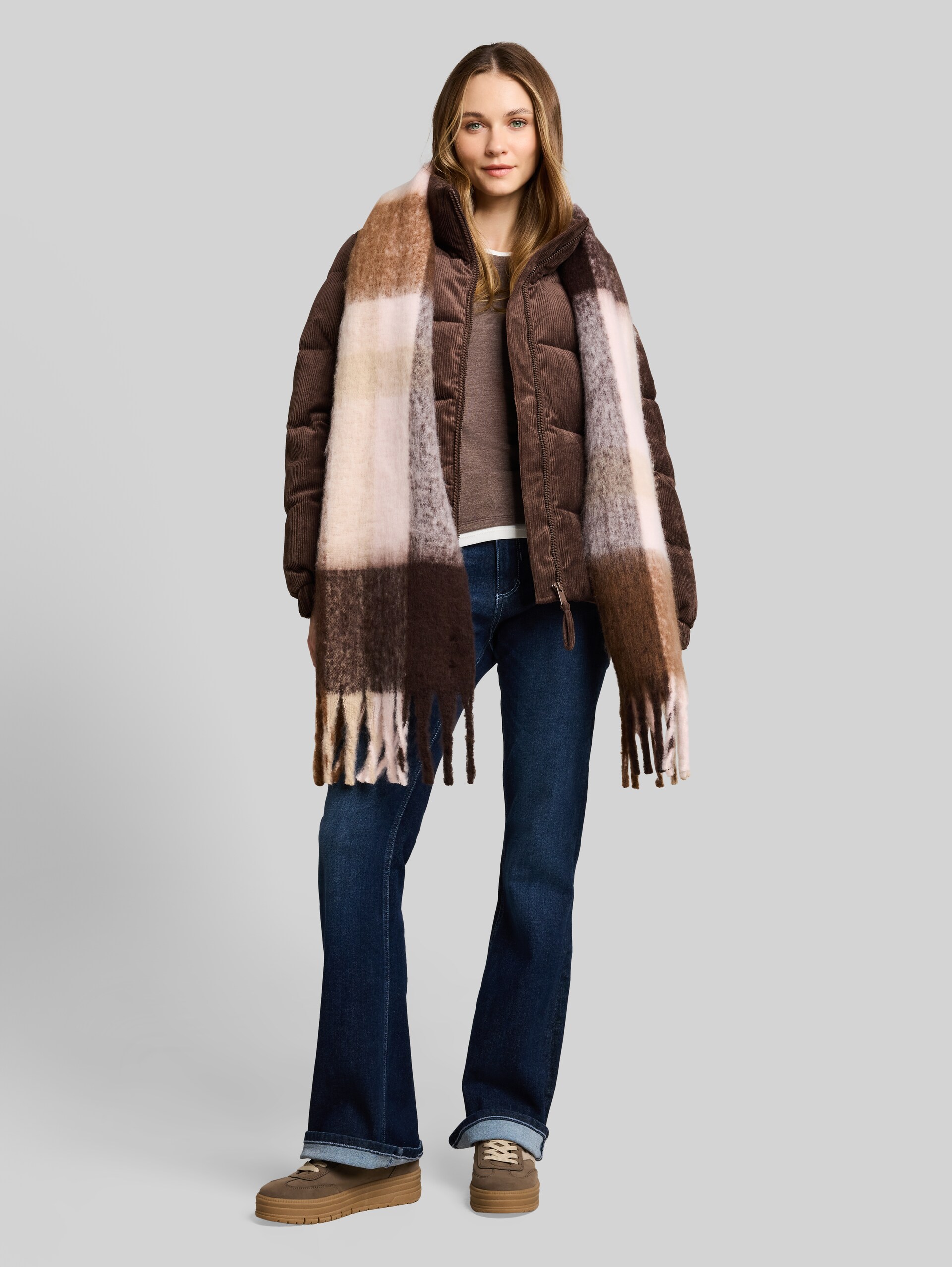 Cord Jacke aus wasserabweisendem Material - cool dark brown - seitliche Model-Ansicht