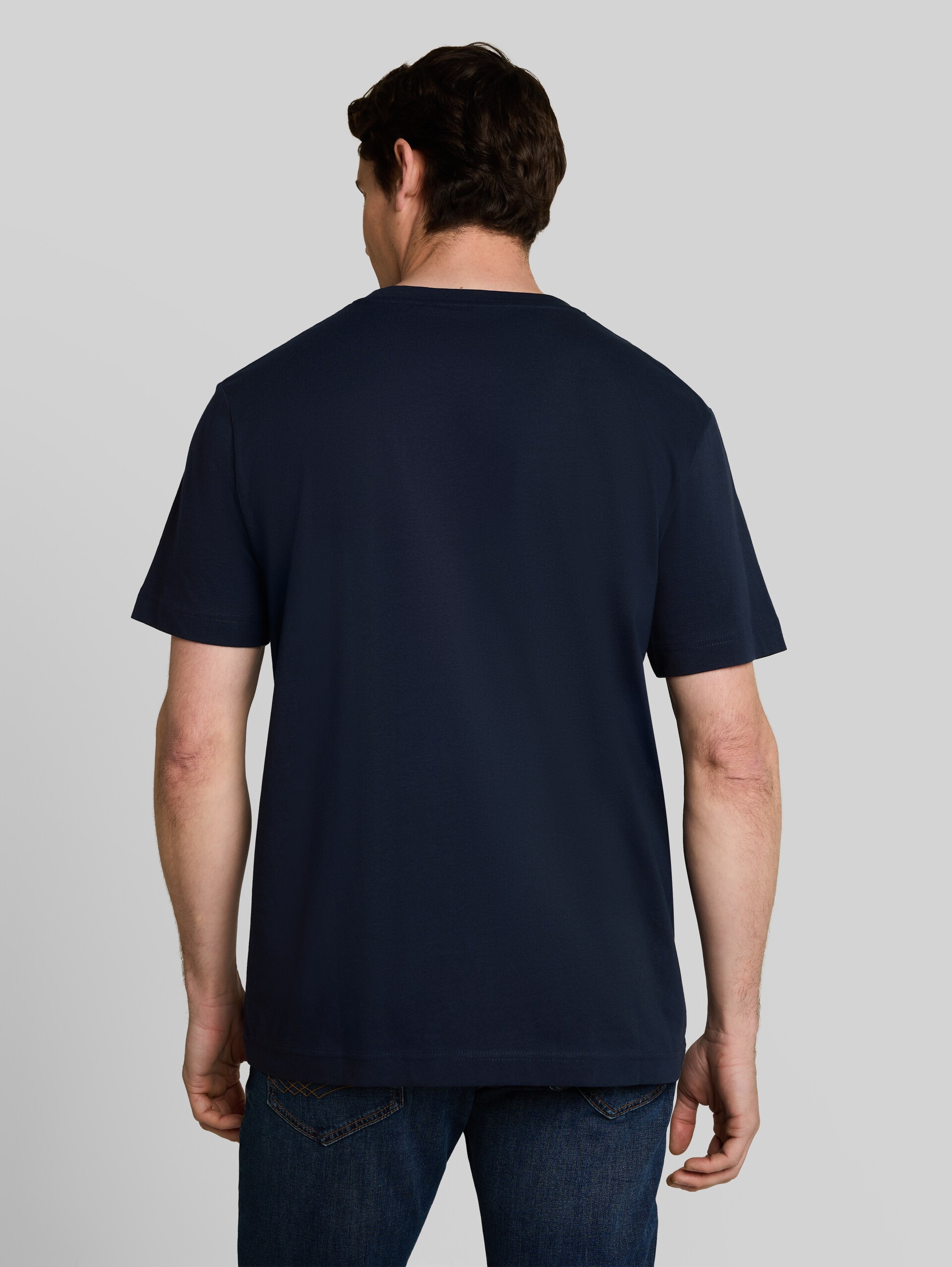 T-shirt with print - sky captain blue - Neckline model-back view