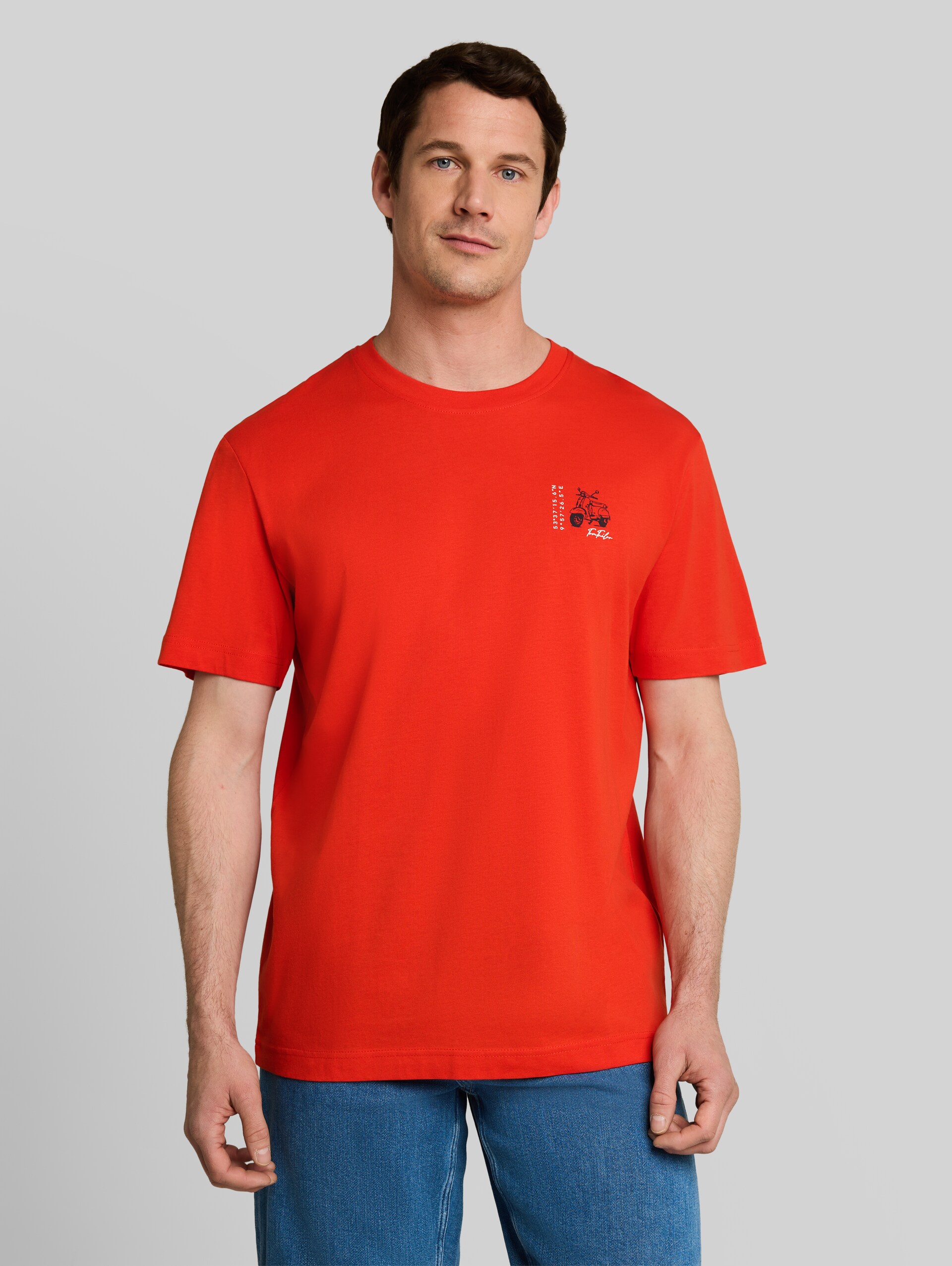 T-shirt with print - orange red - Neckline model front view