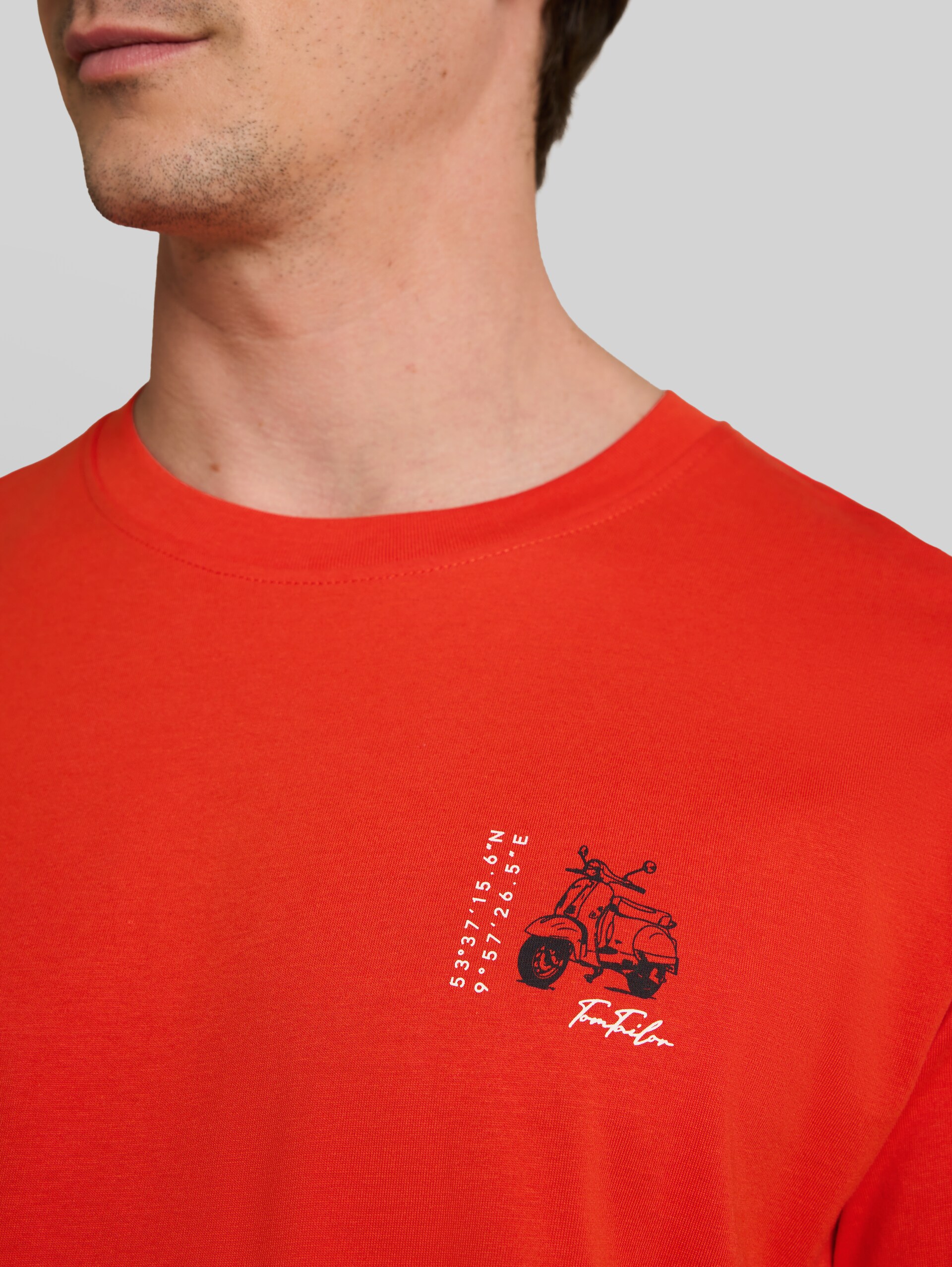 T-shirt with print - orange red - Detail model view