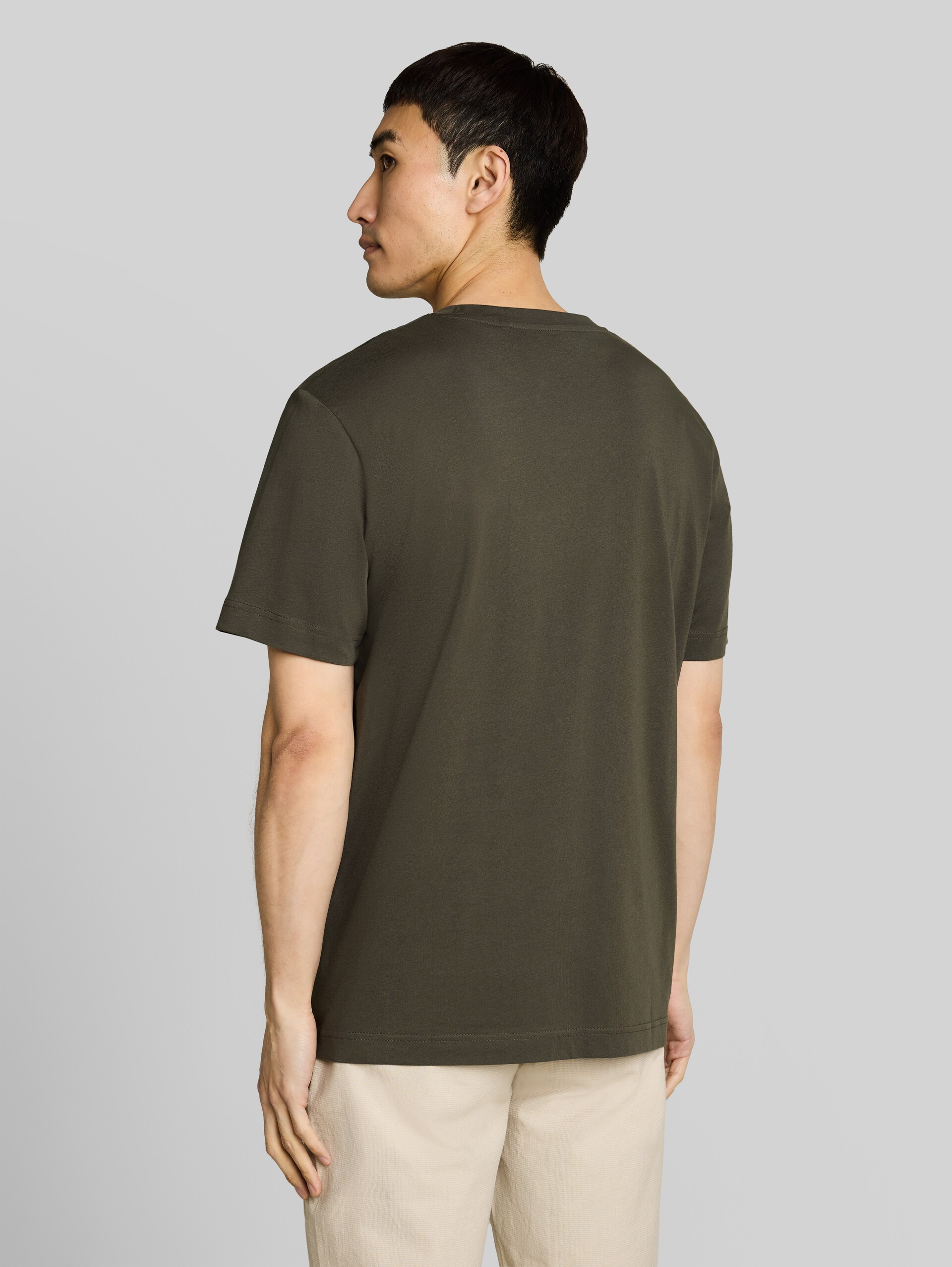 T-shirt with print - deep leaf green - Neckline model-back view