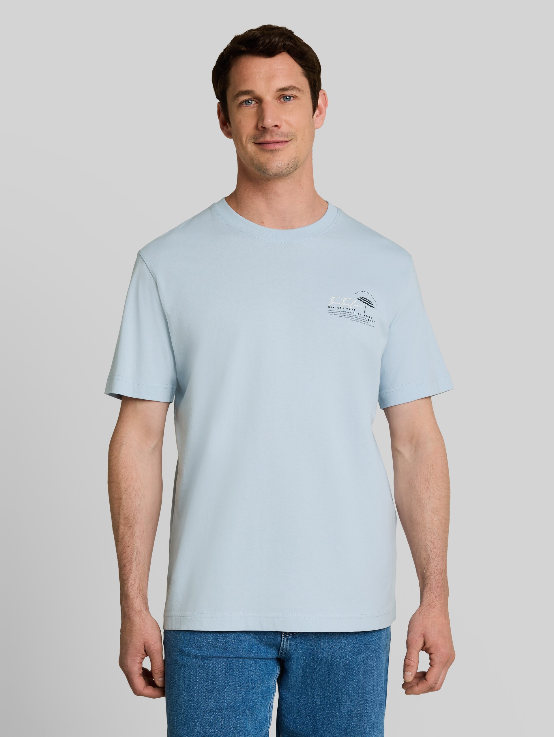 T-shirt with print - light blue grey - Neckline model front view