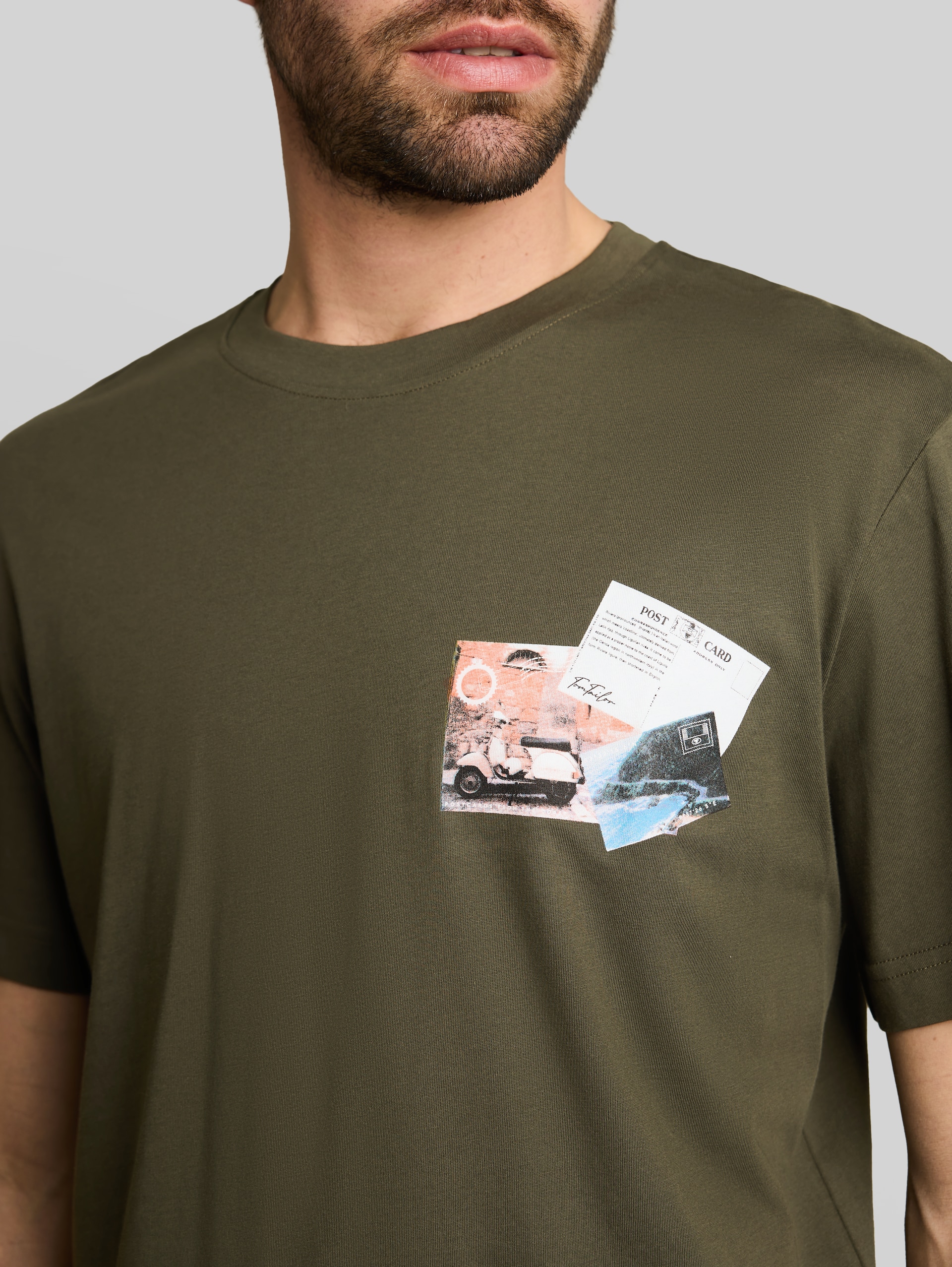 T-shirt with photo print - deep leaf green - Detail model view