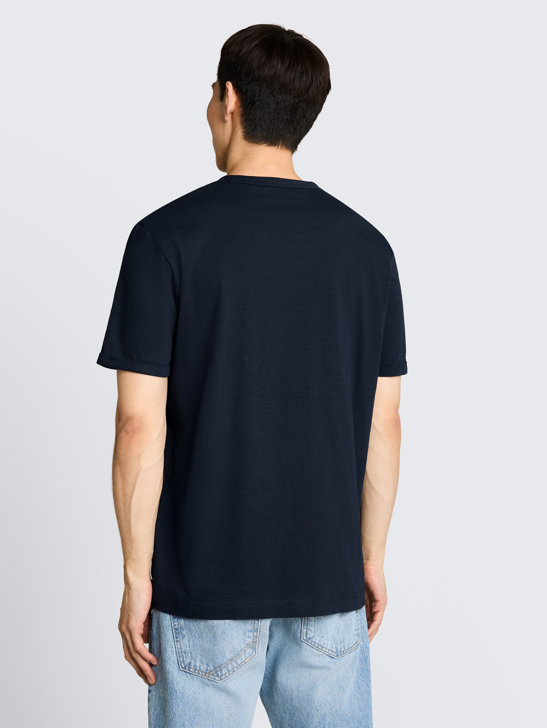 T-Shirt mit Logo-Print - sky captain blue - Auschnitt Model-Rückansicht